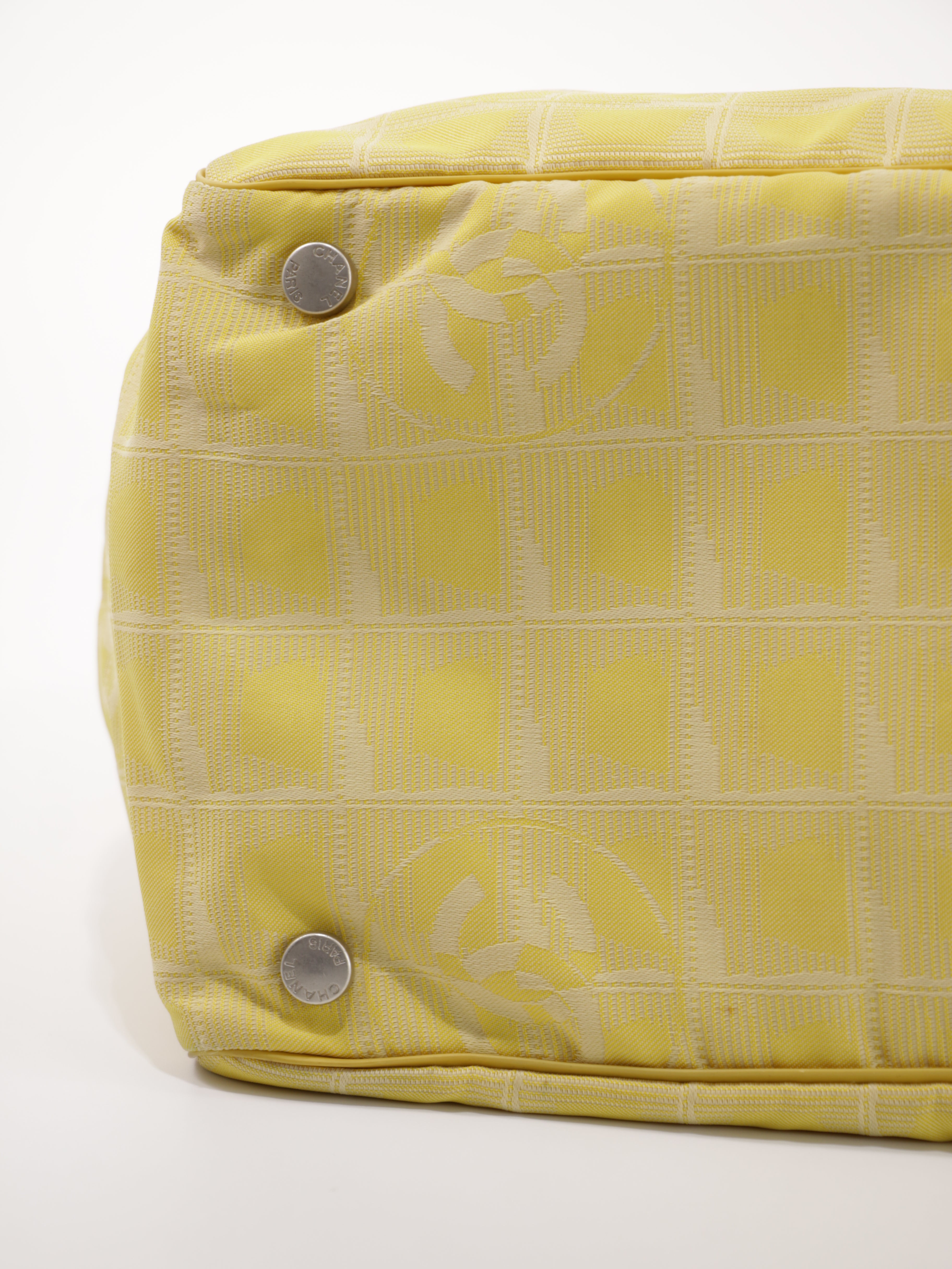 Medium New Travel Line Tote