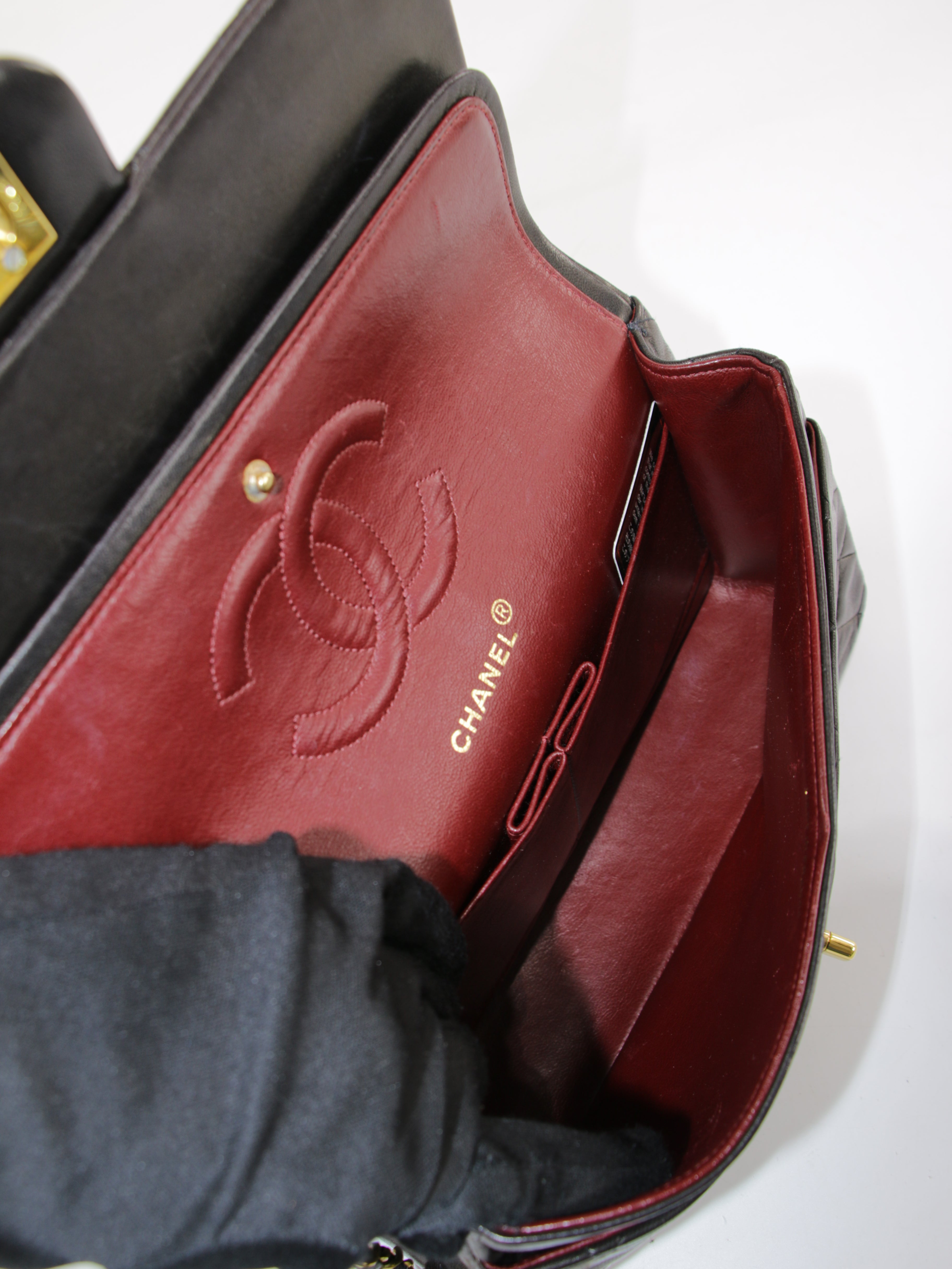 Medium Classic Flap