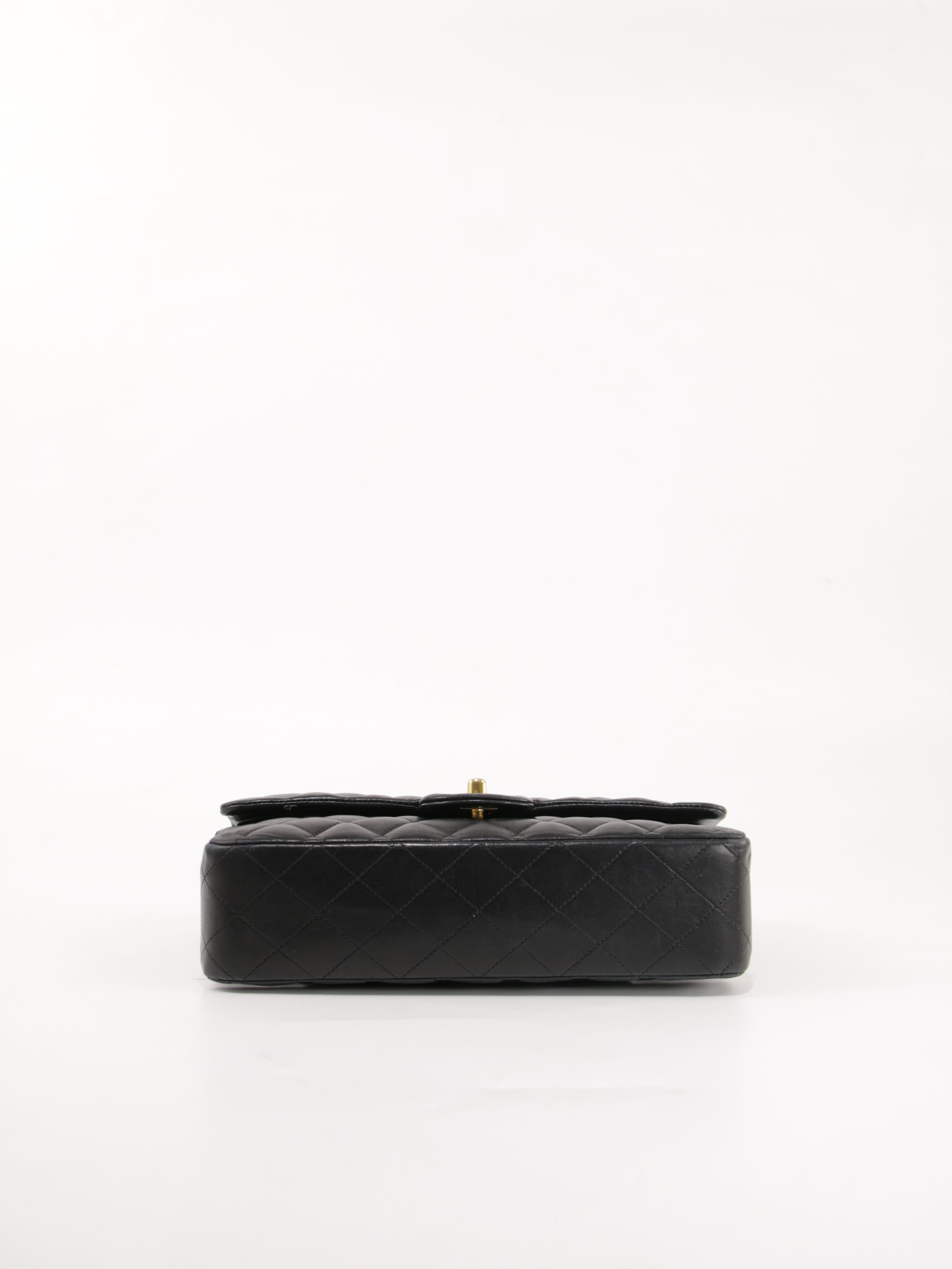 Medium Classic Flap
