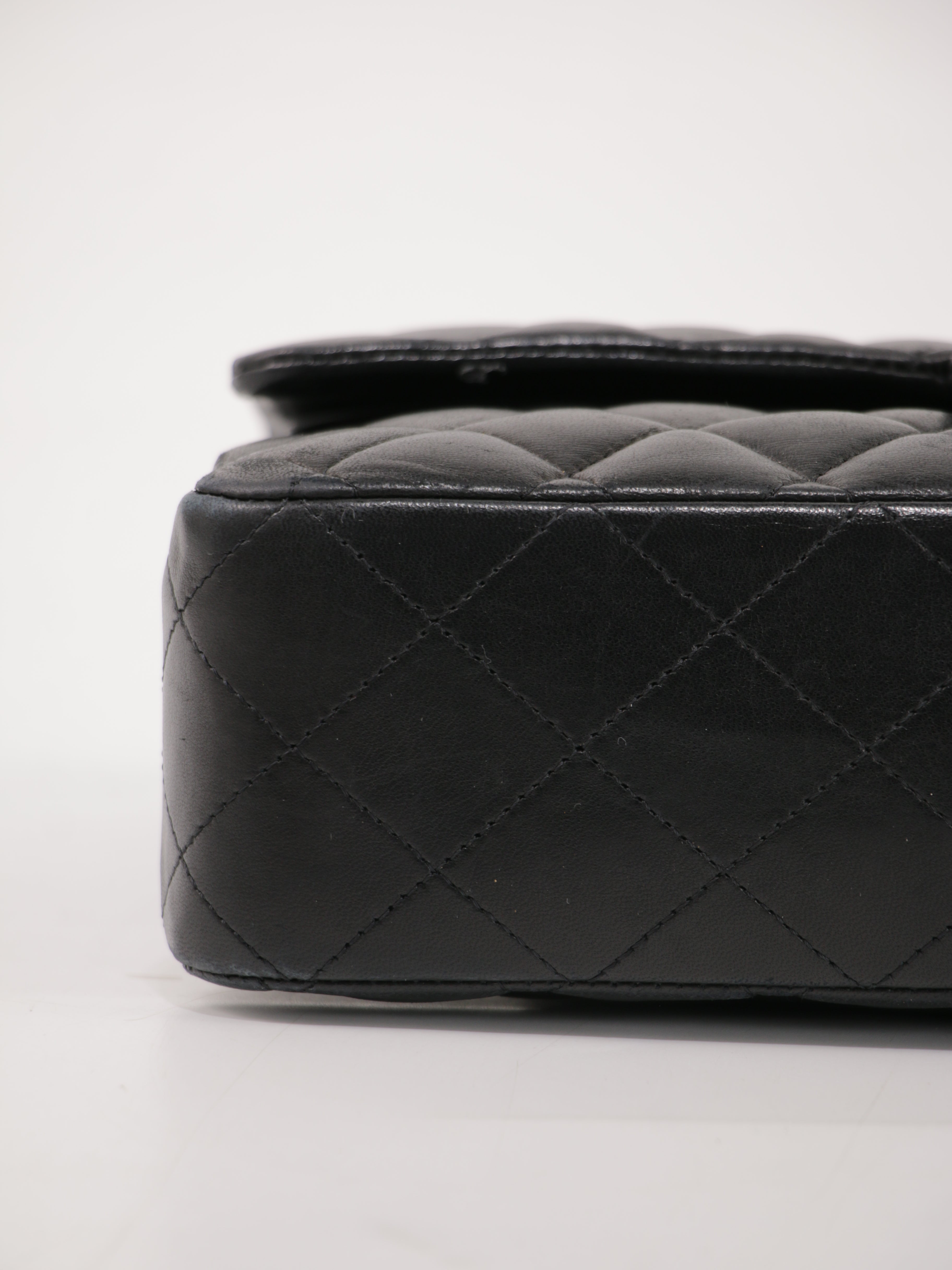 Medium Classic Flap