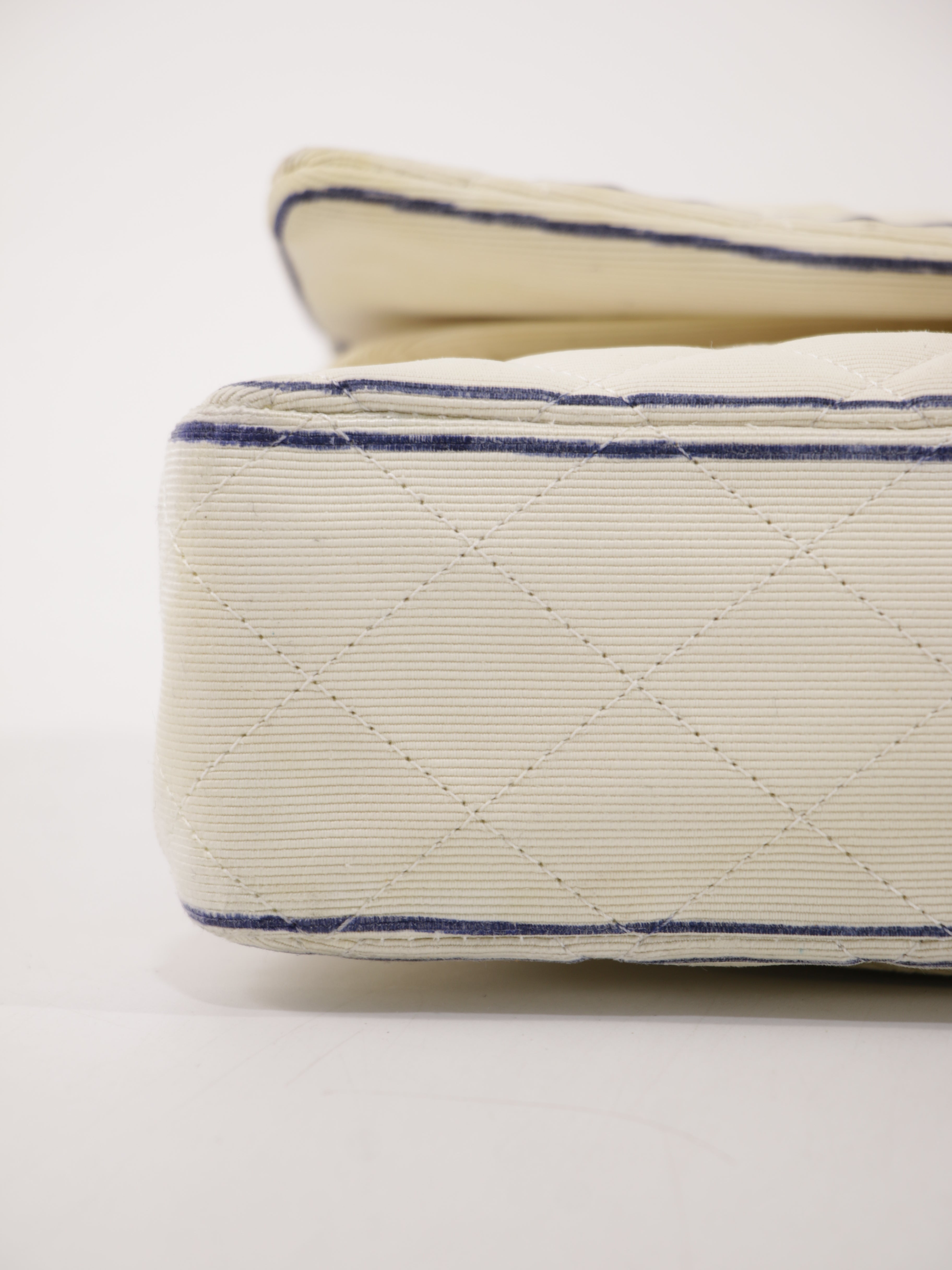 Medium Classic Flap