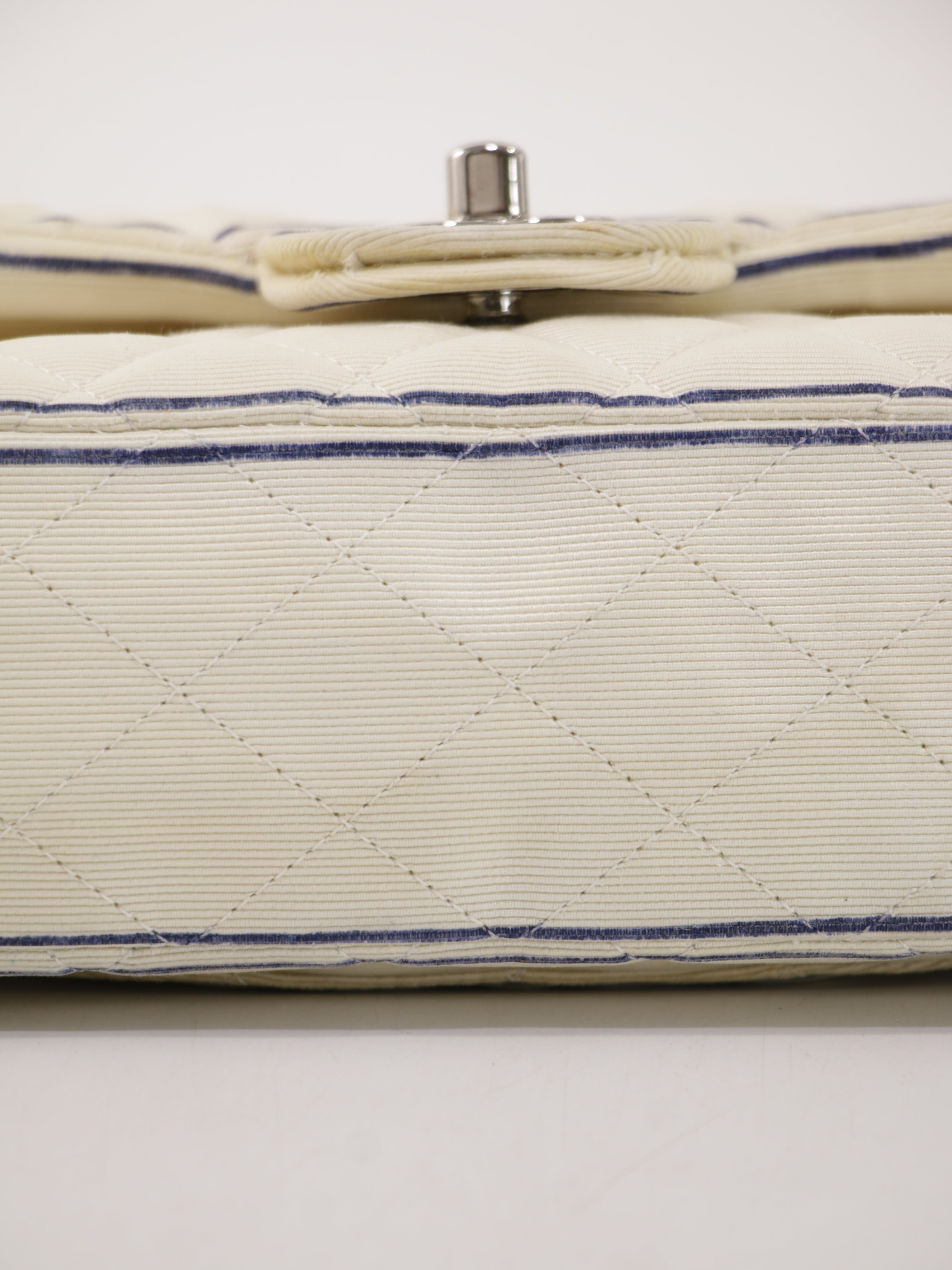 Medium Classic Flap