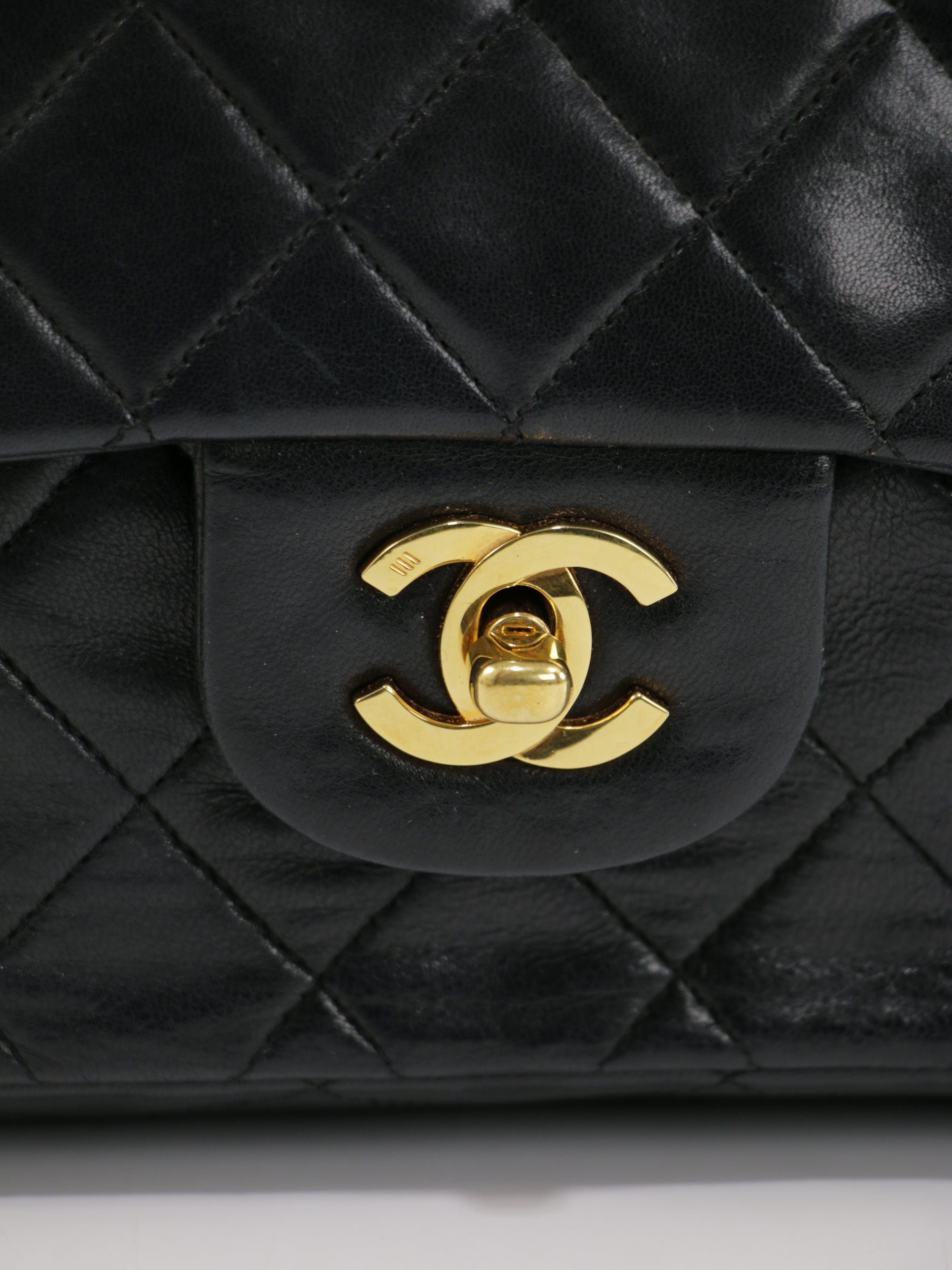 Medium Classic Flap
