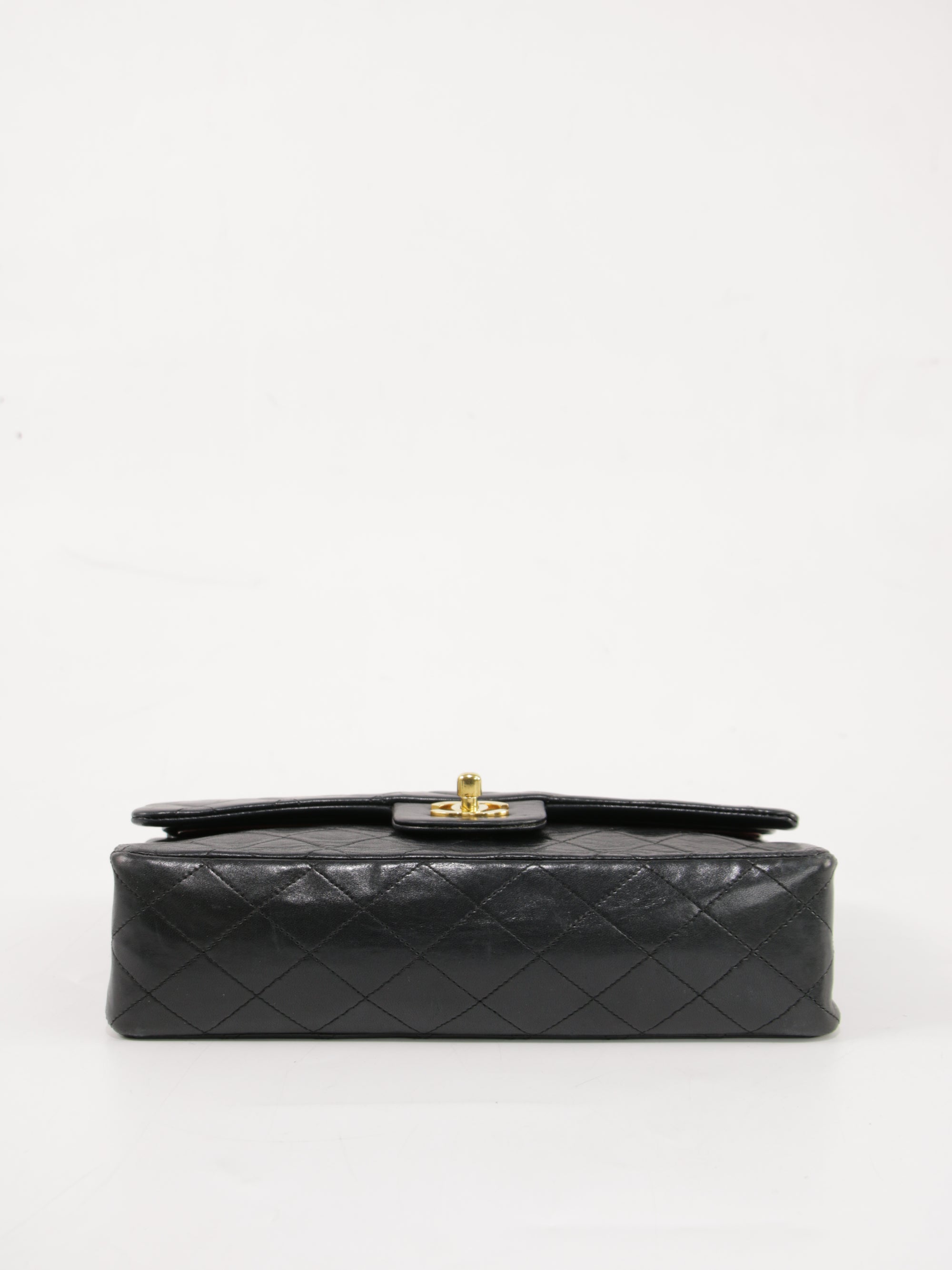 Medium Classic Flap
