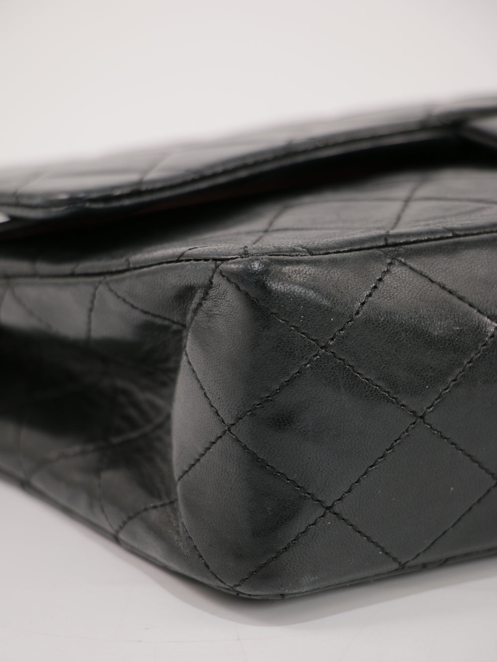 Medium Classic Flap