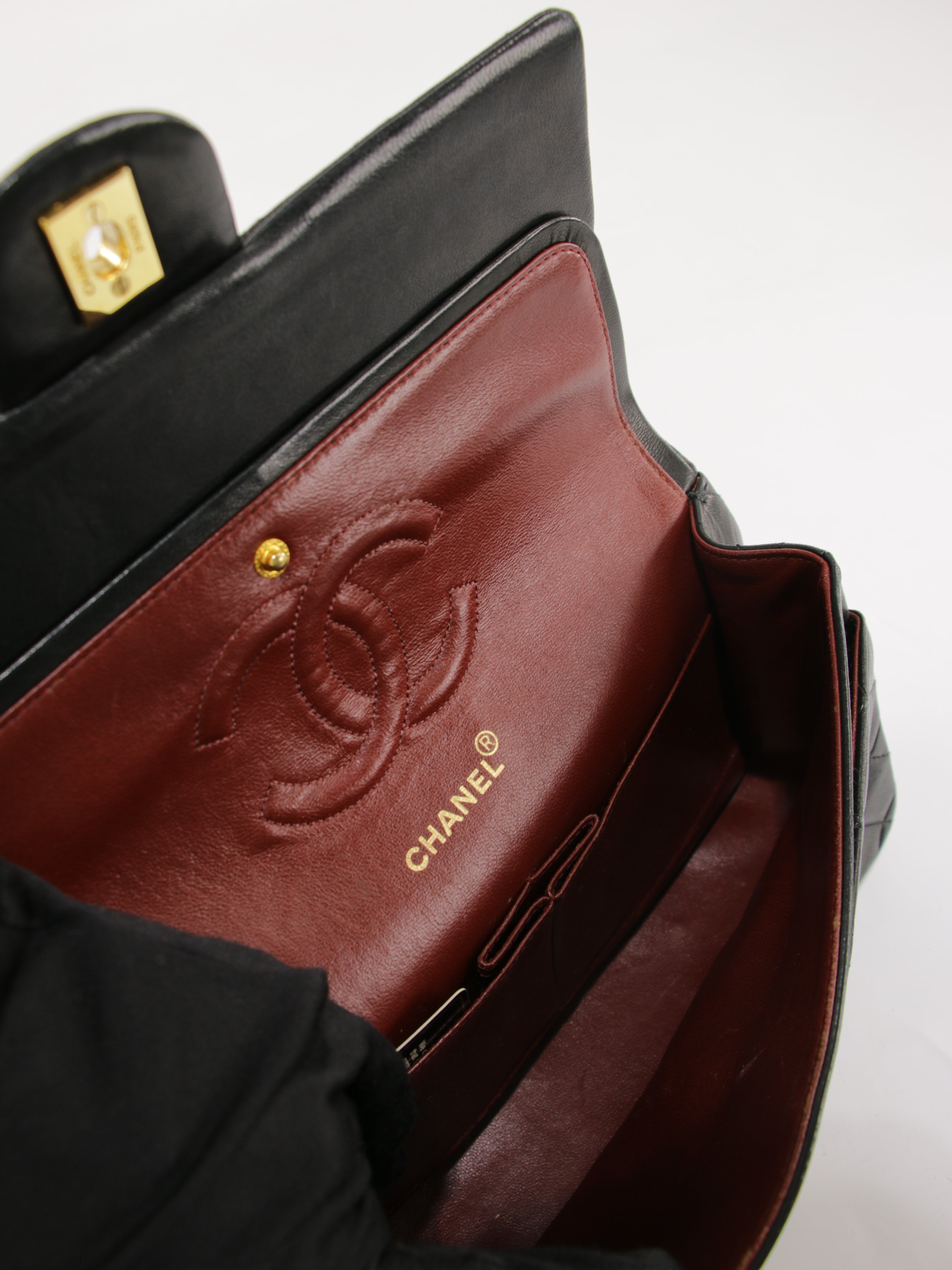 Medium Classic Flap