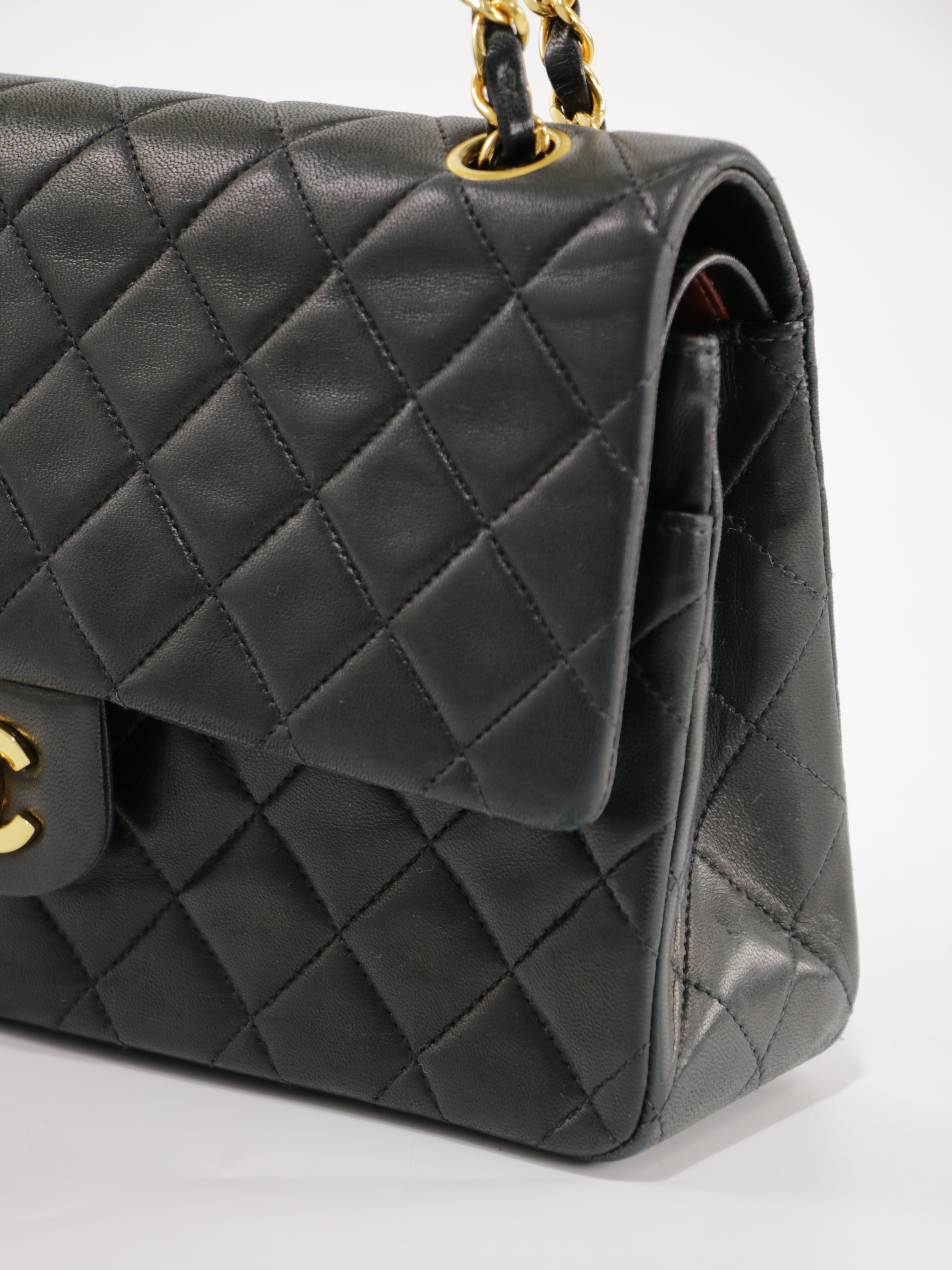 Medium Classic Flap
