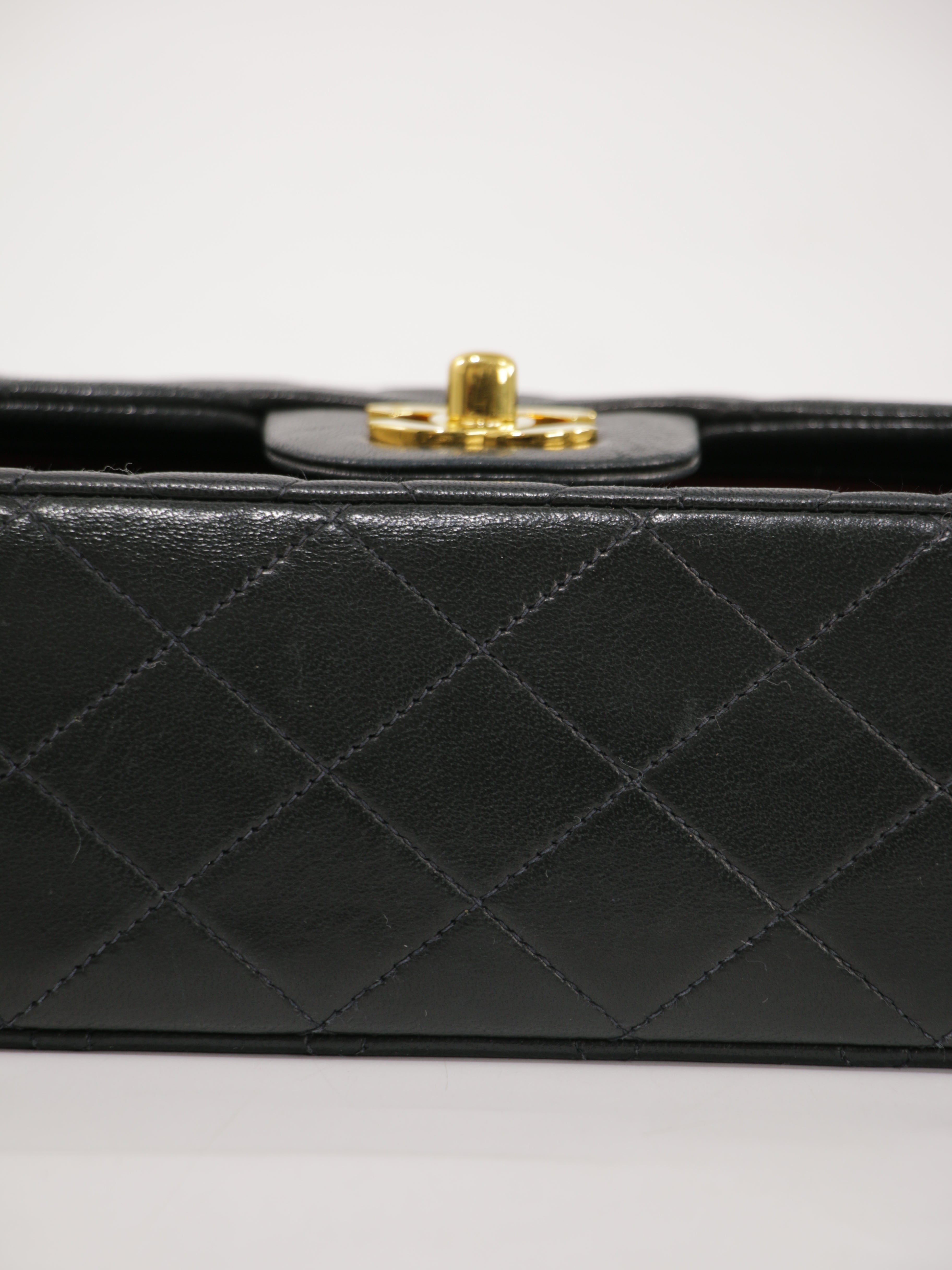 Medium Classic Flap
