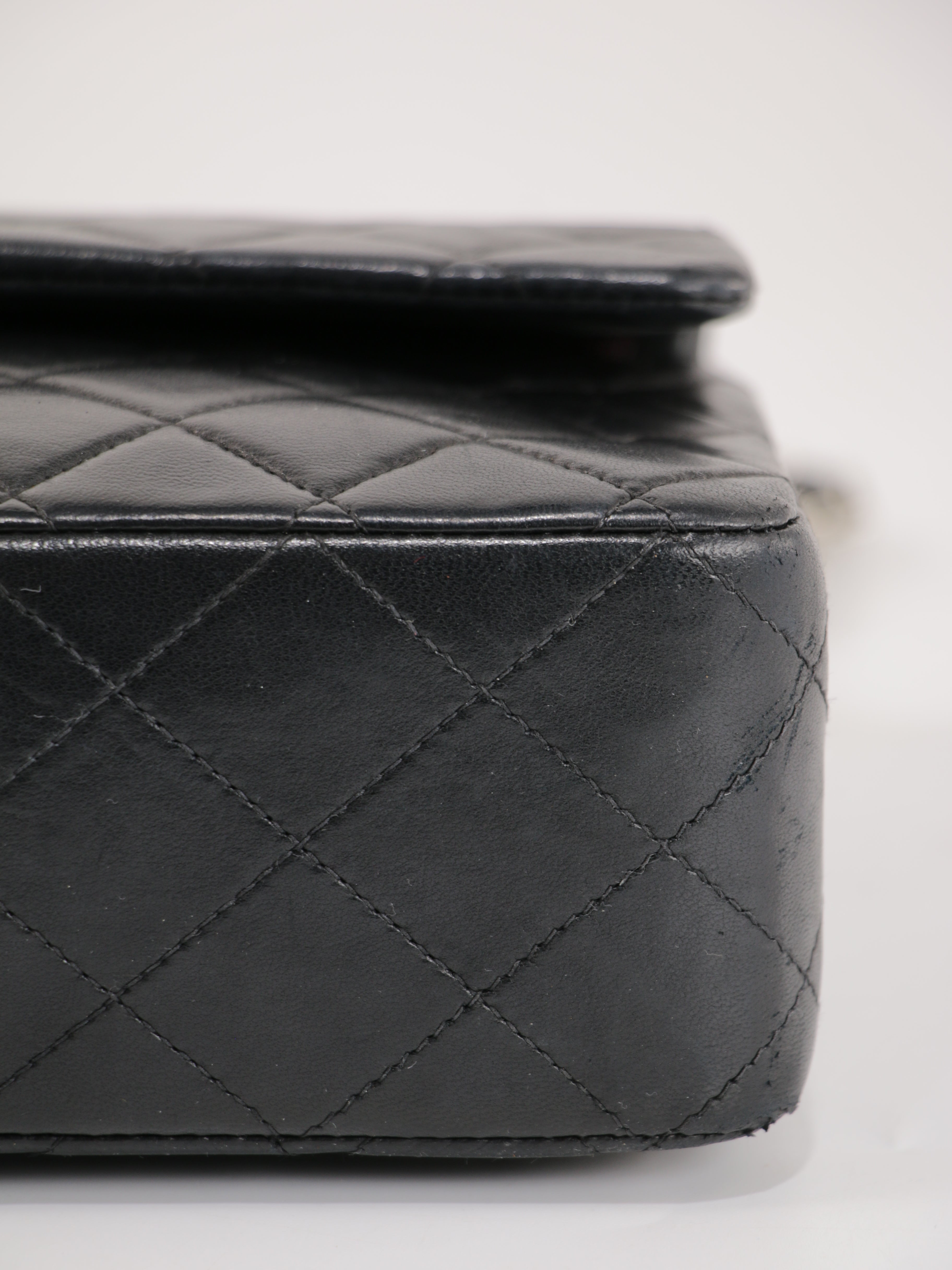 Medium Classic Flap