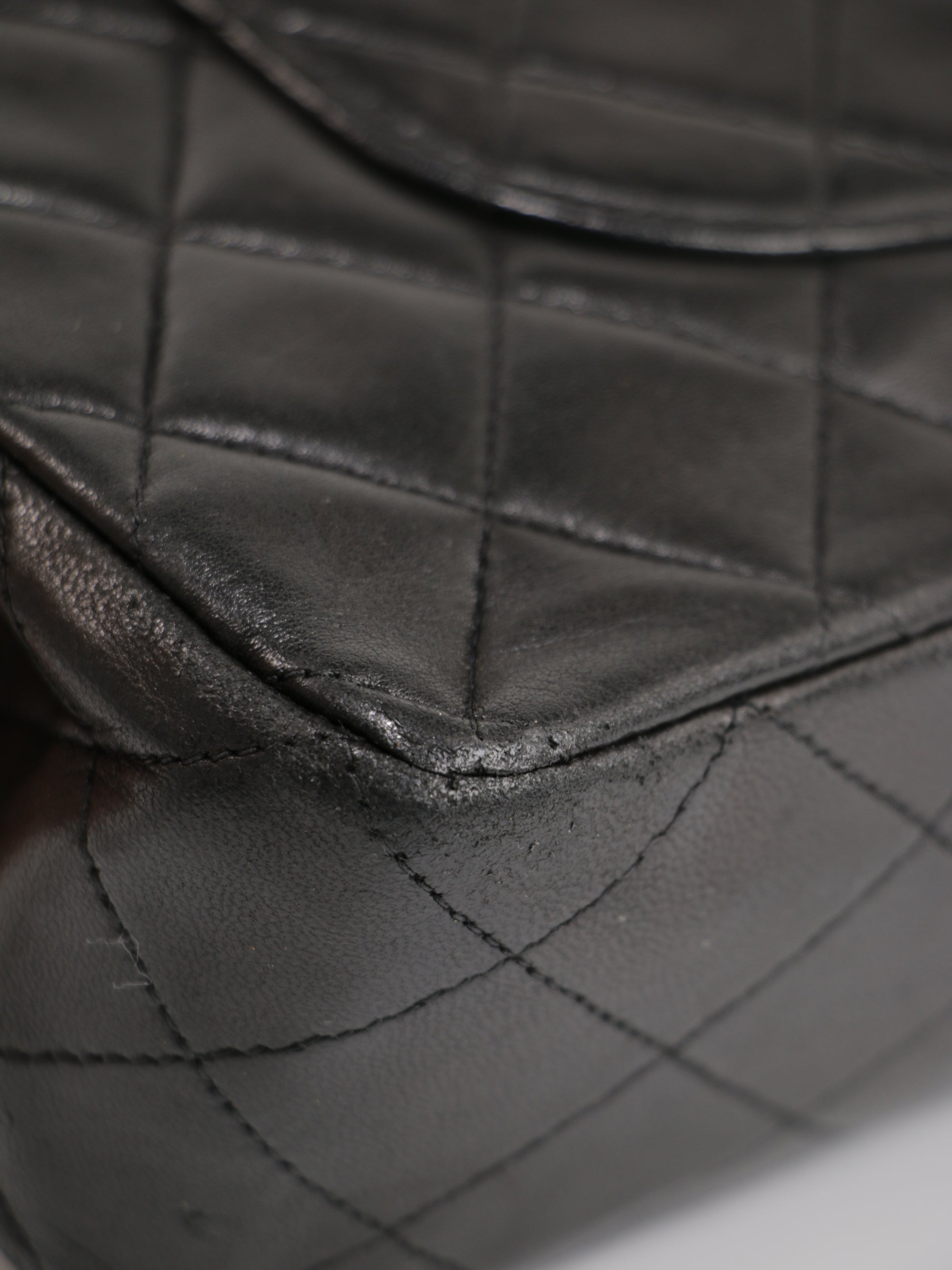 Medium Classic Flap