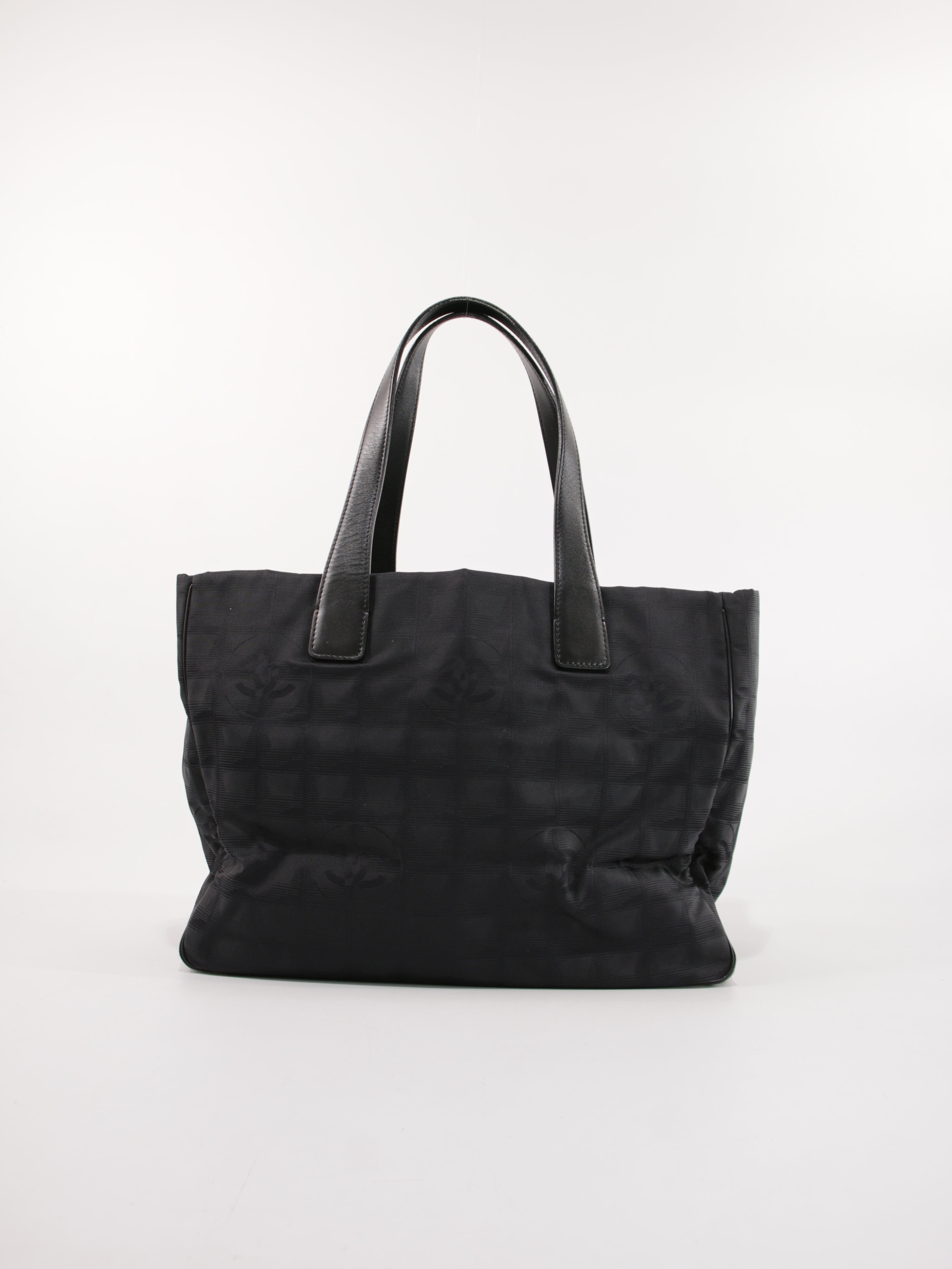 Medium New Travel Line Tote