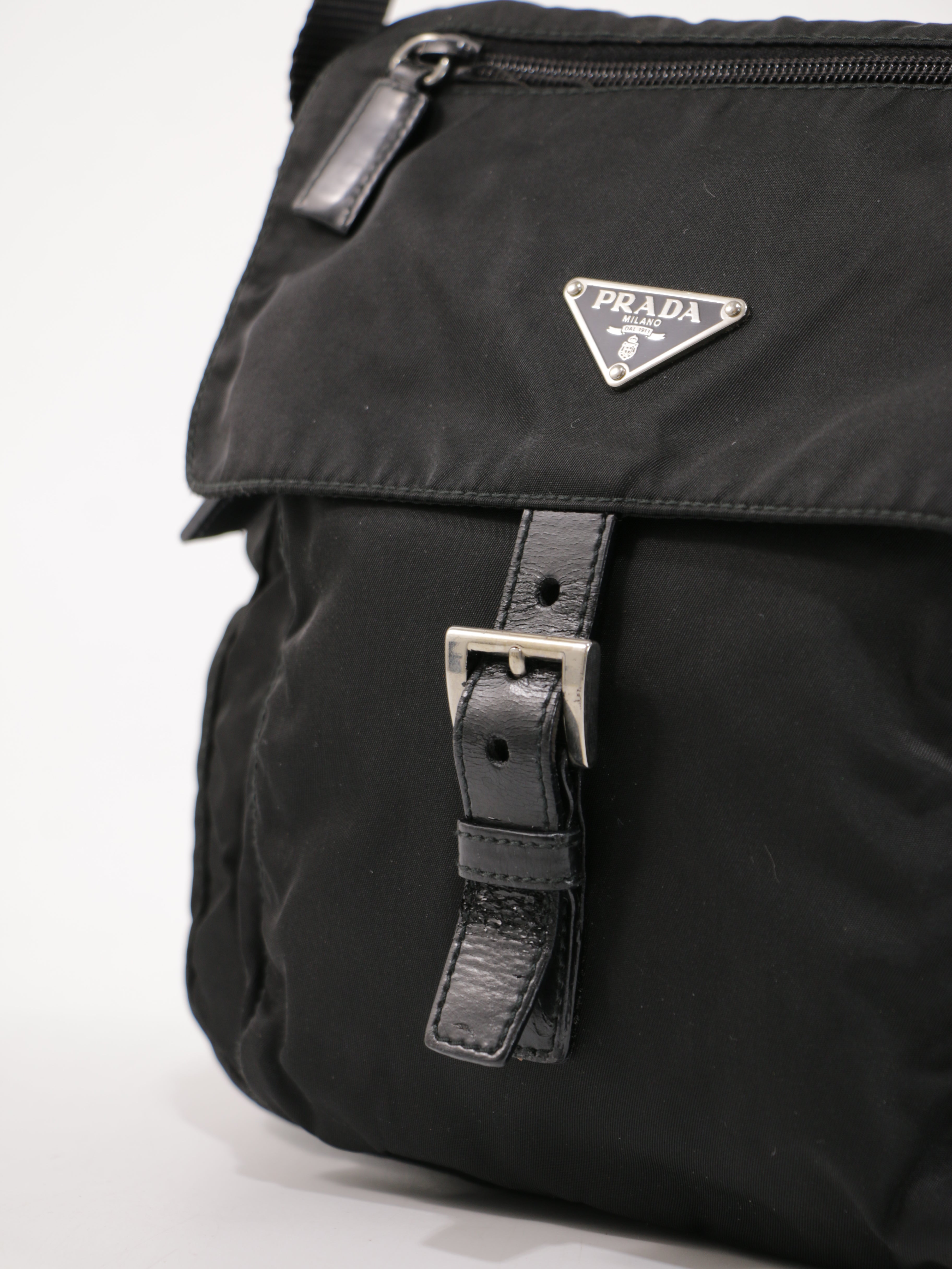 Single Buckle Messenger