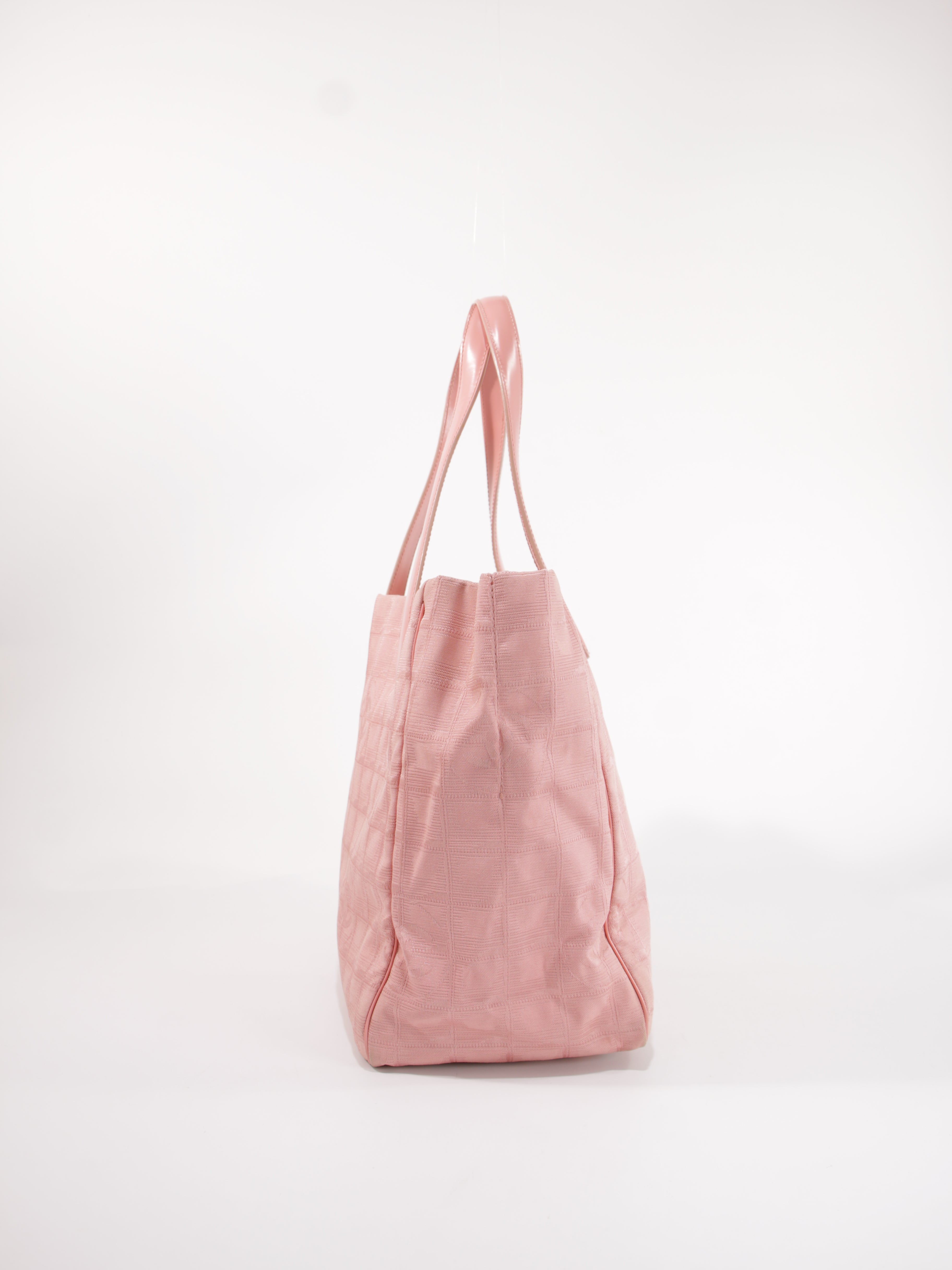 Medium New Travel Line Tote