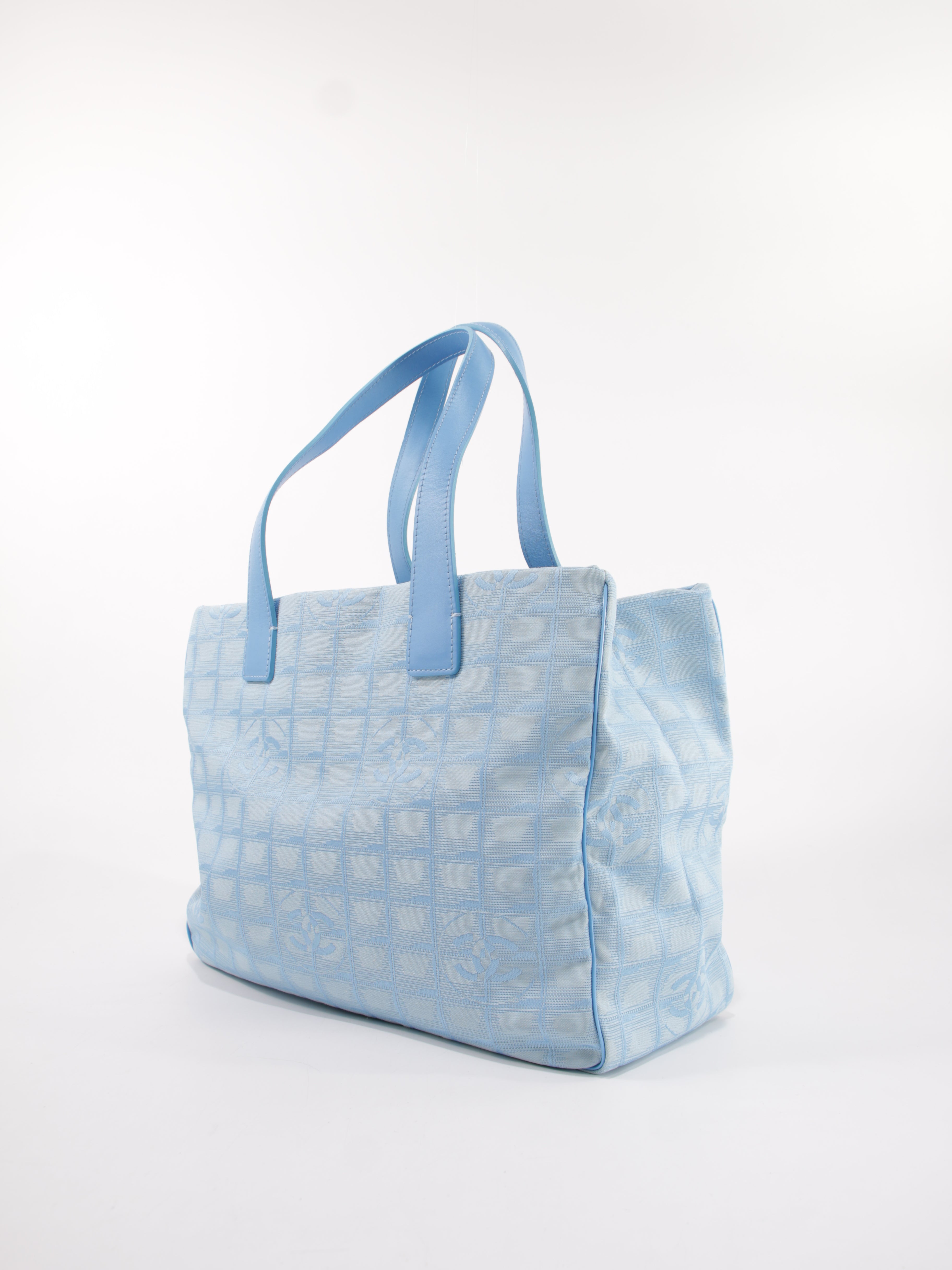 Medium New Travel Line Tote