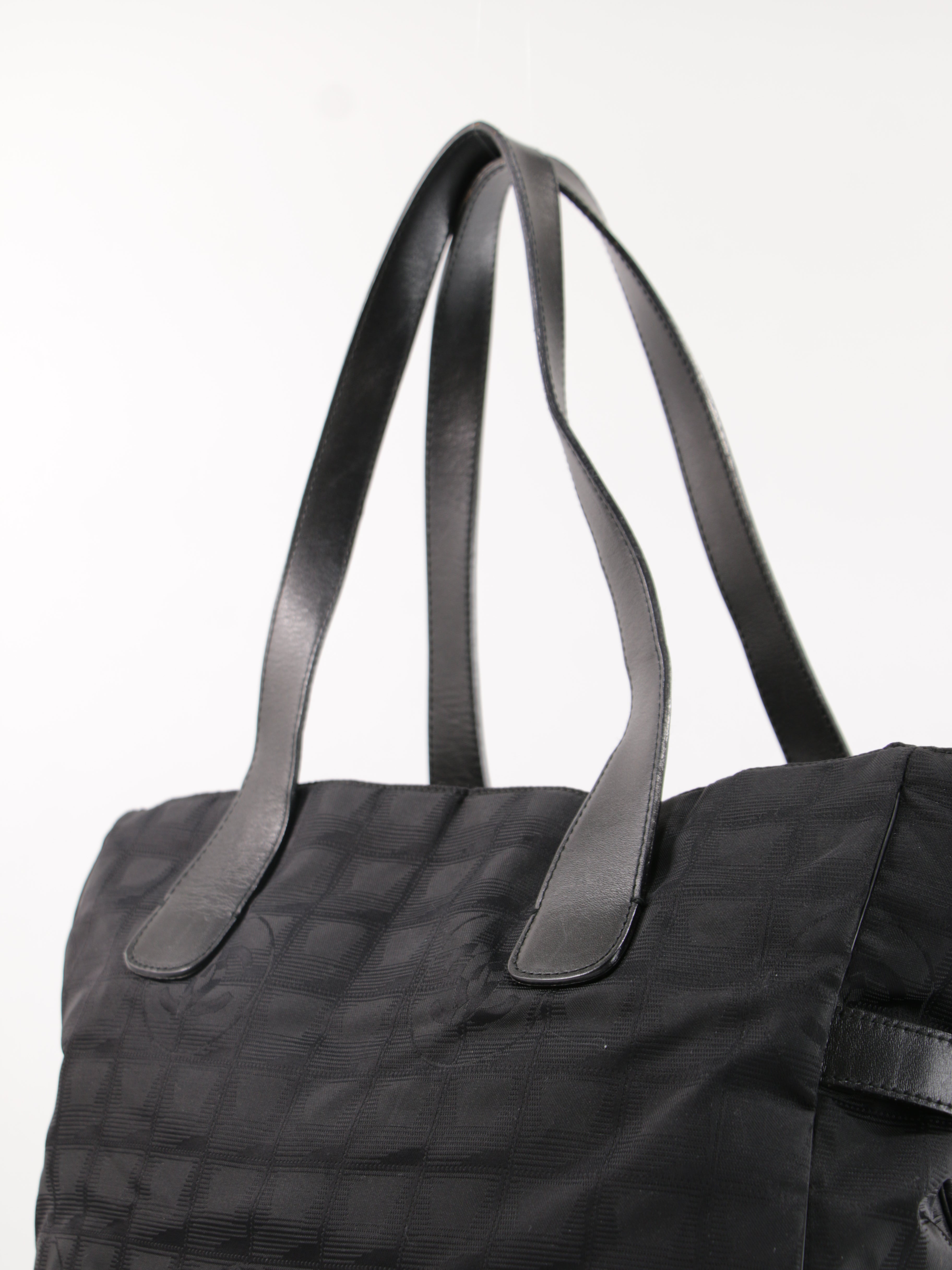 Large Travel Line Tote
