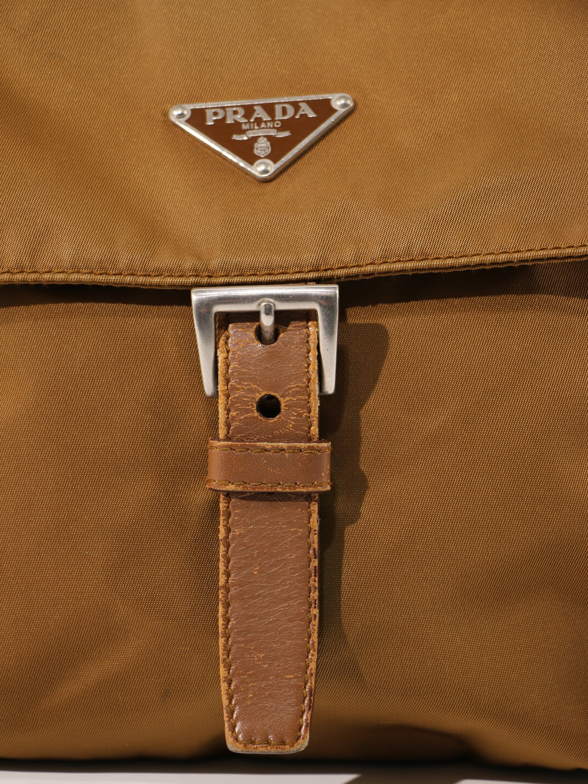 Single Buckle Messenger