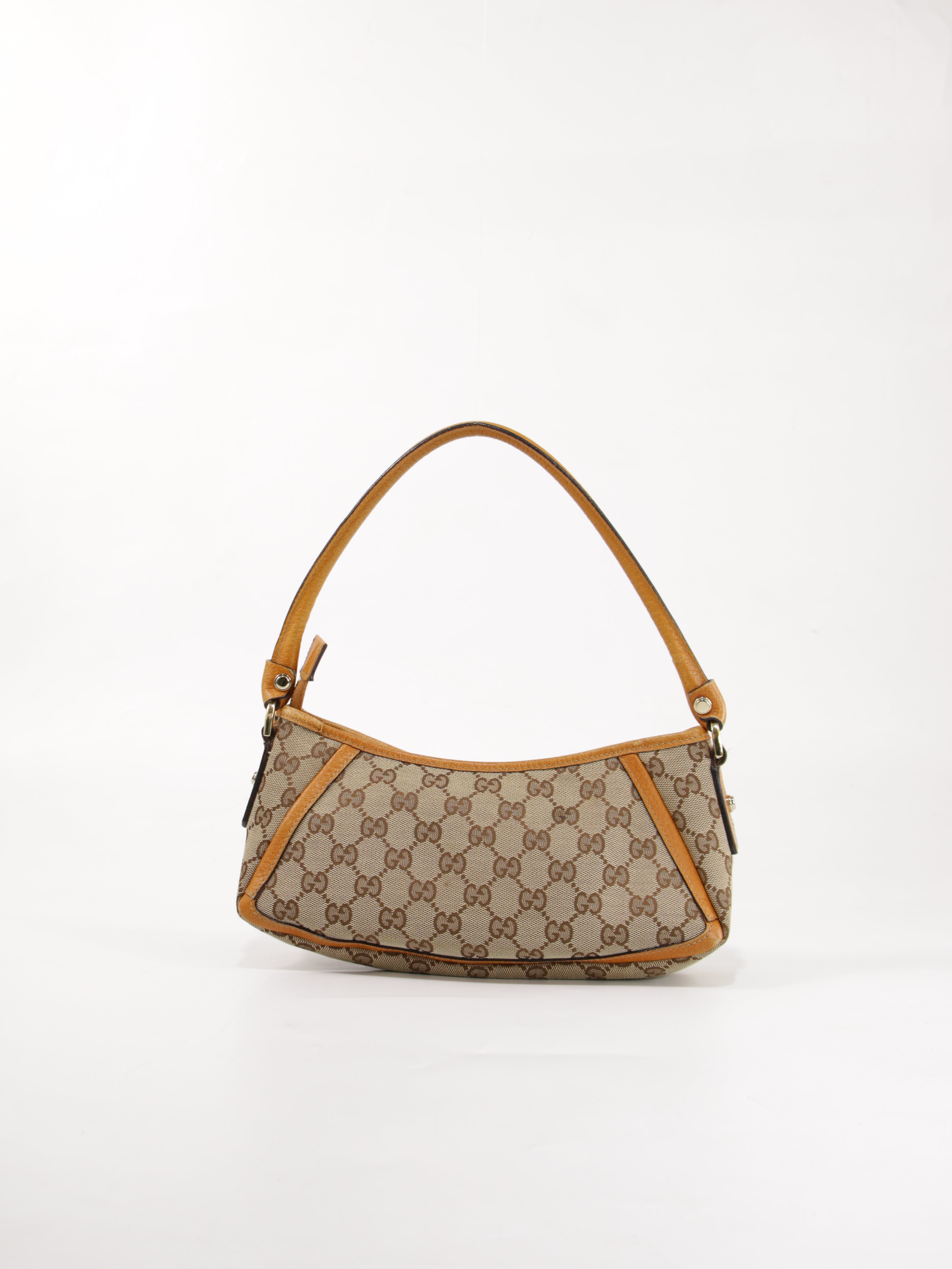 Abbey D-Ring Pochette