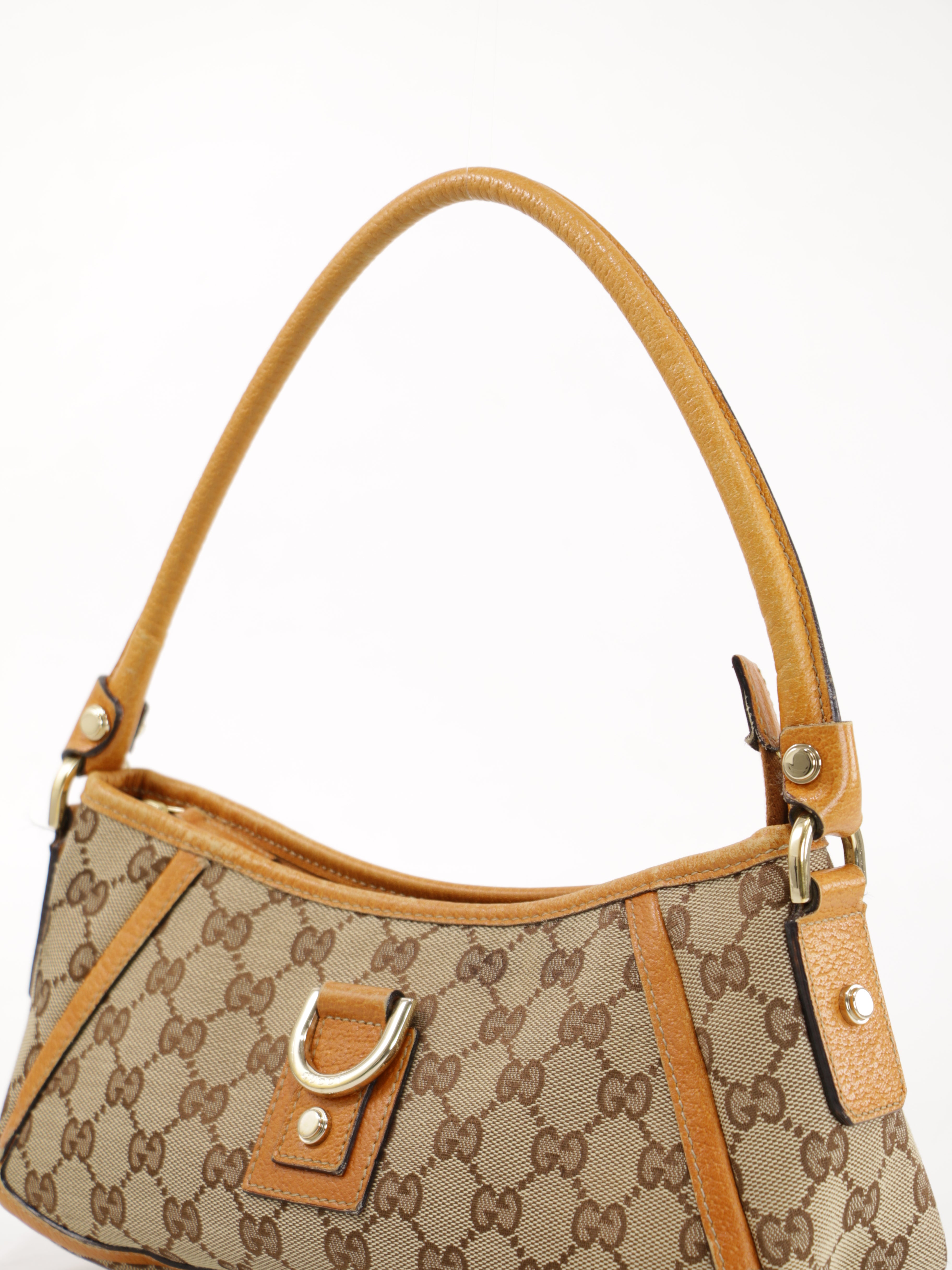 Abbey D-Ring Pochette