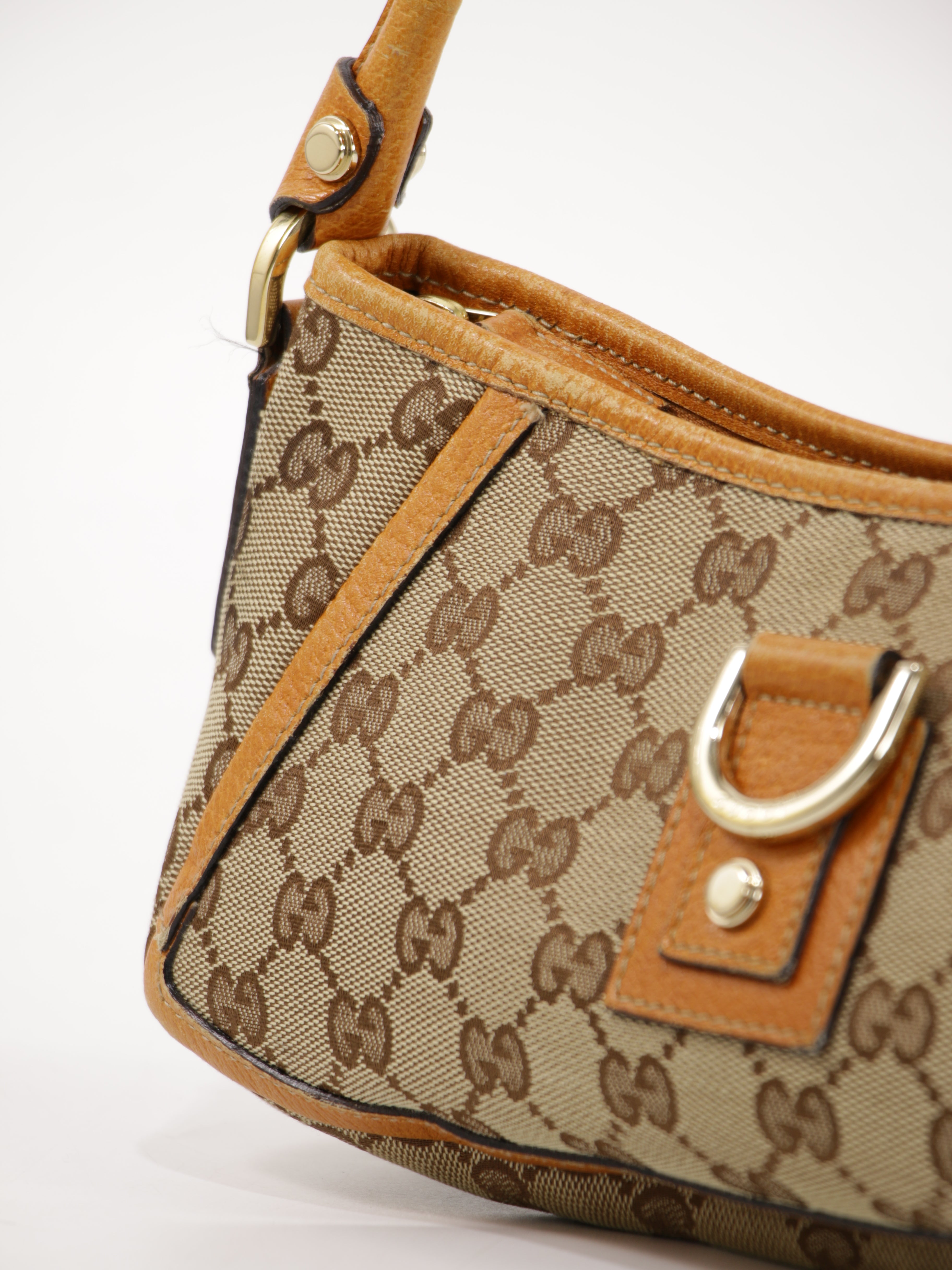 Abbey D-Ring Pochette