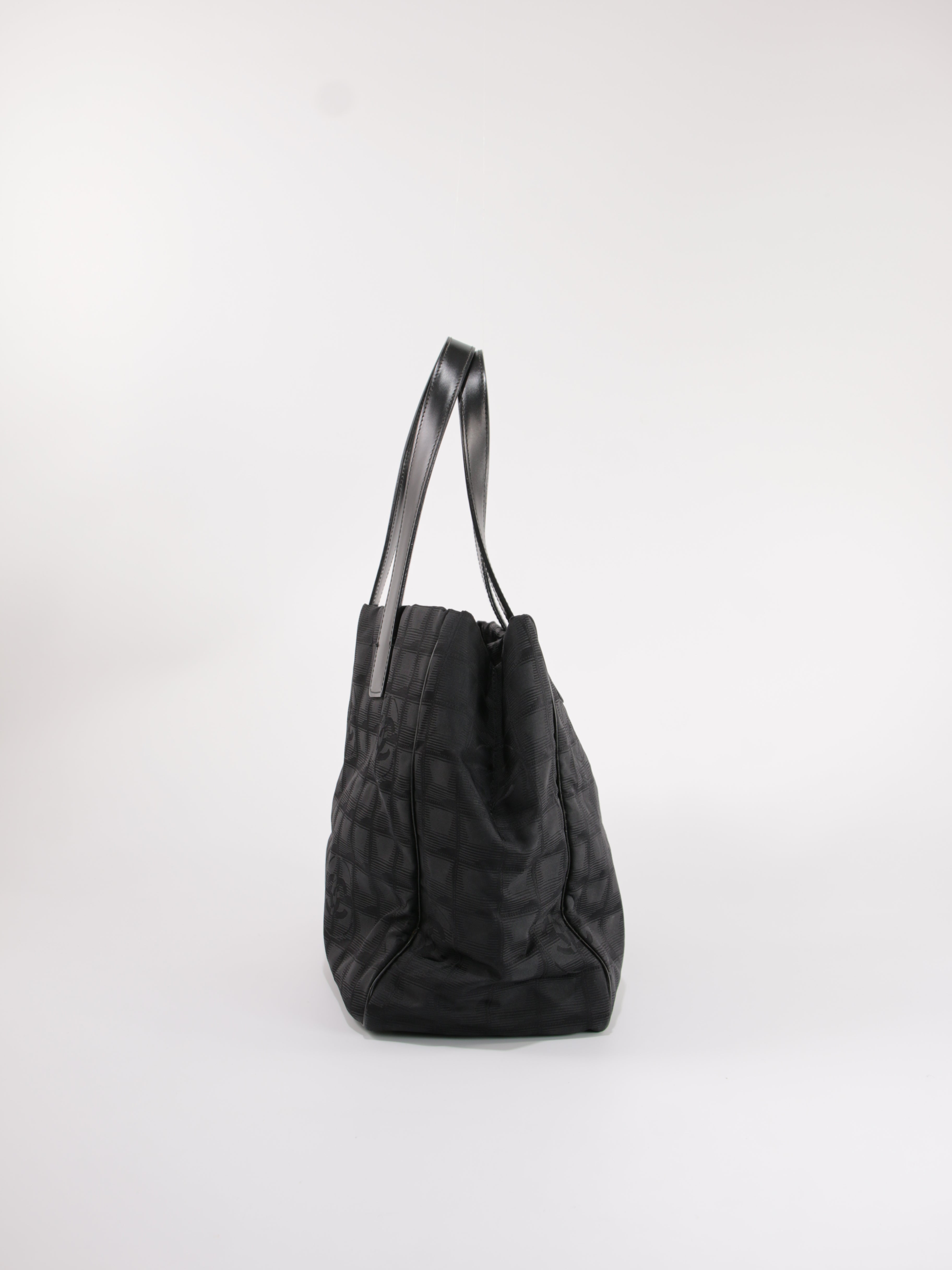 Medium New Travel Line Tote