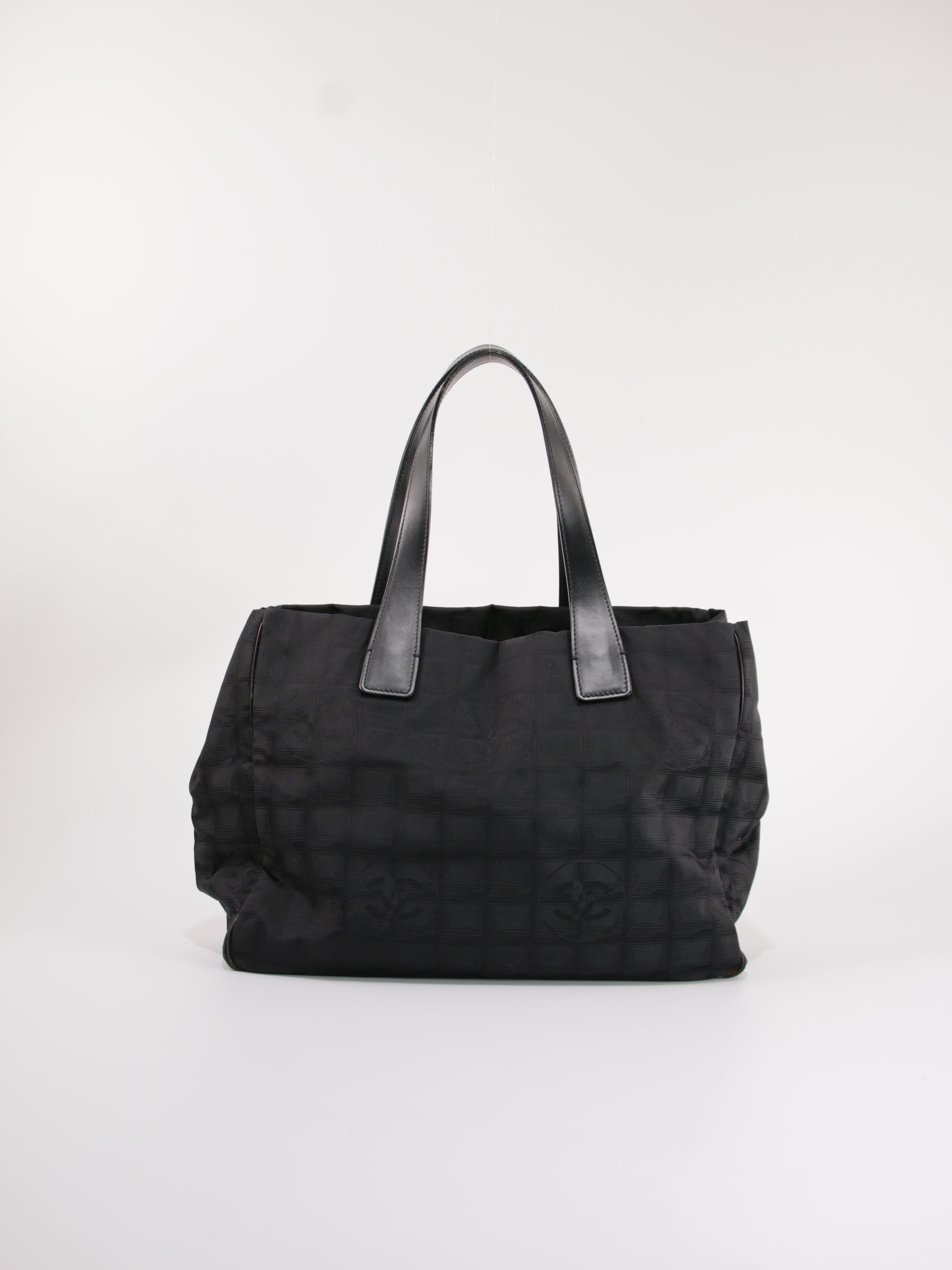 Medium New Travel Line Tote