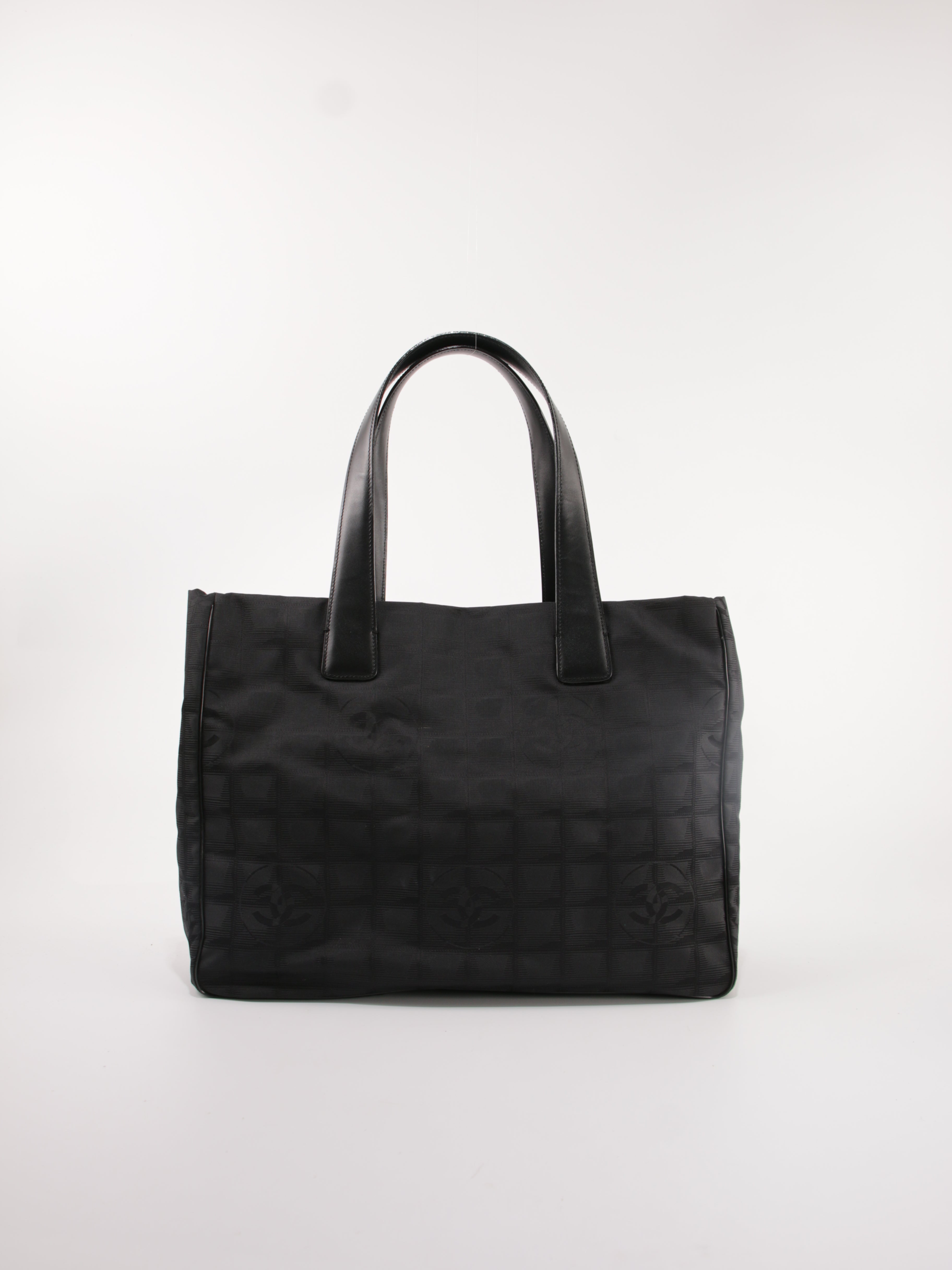 Medium New Travel Line Tote