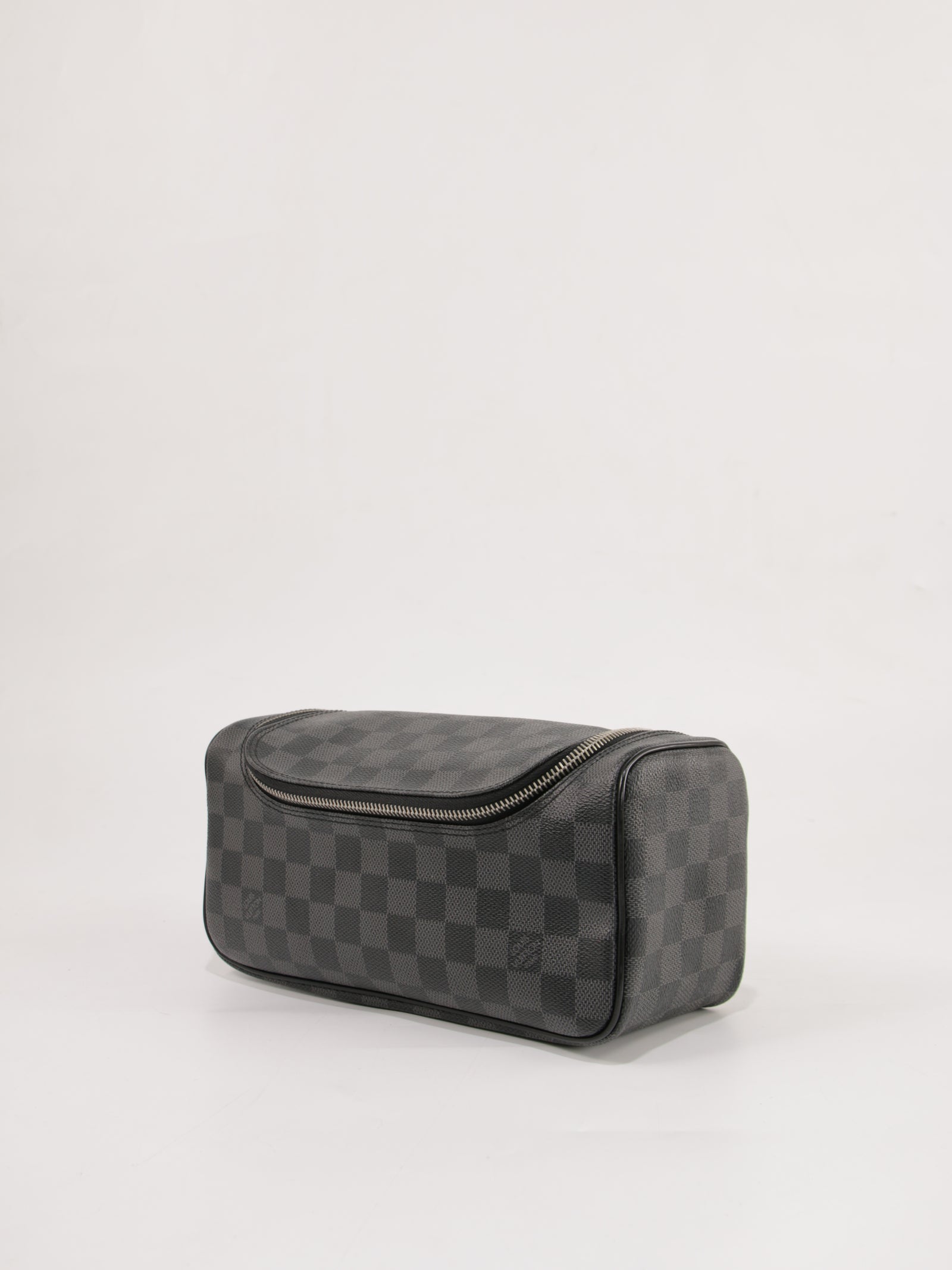 Cosmetic pouch