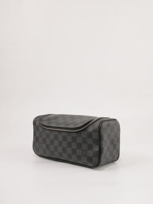 Cosmetic pouch