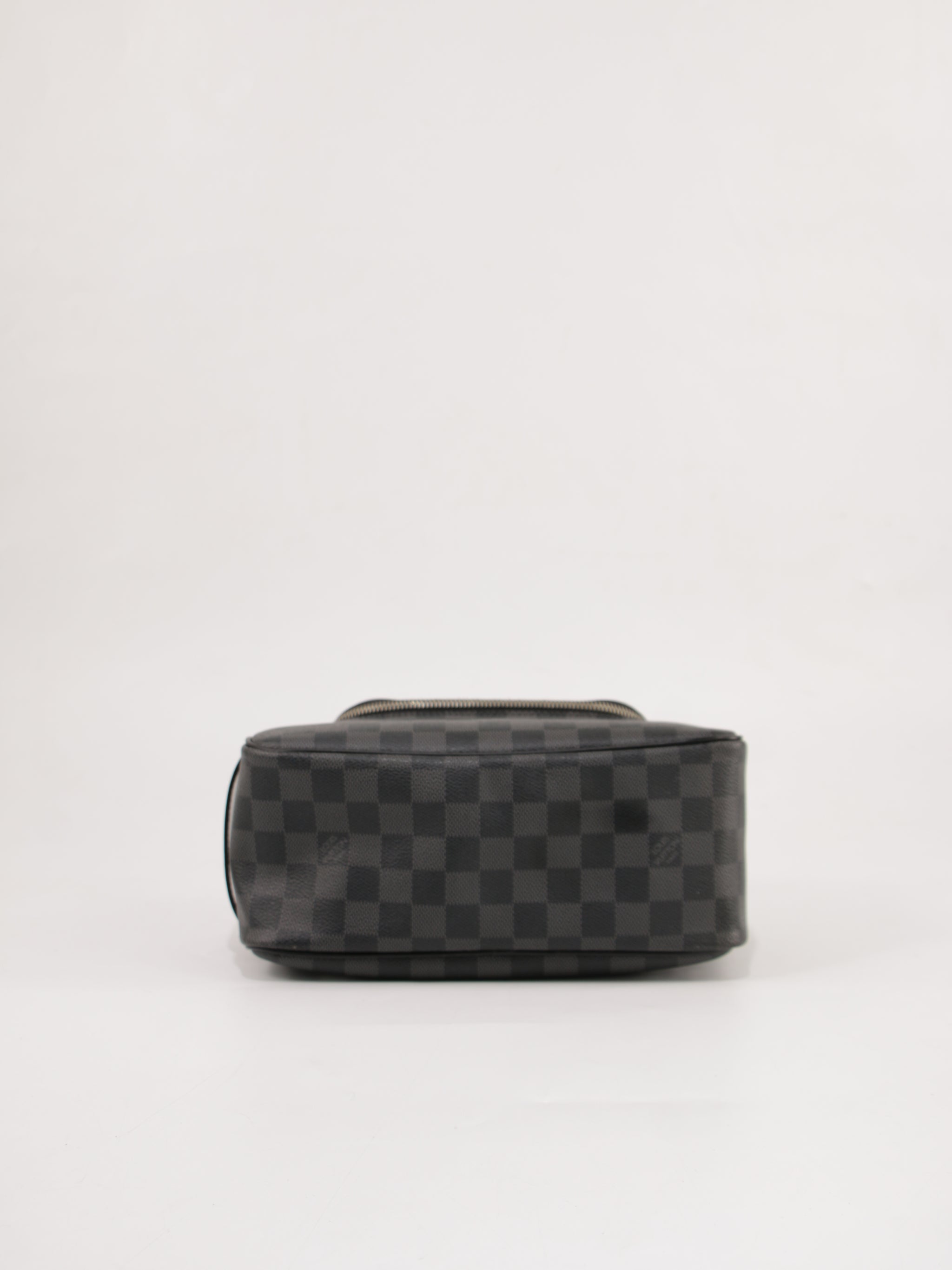 Cosmetic pouch