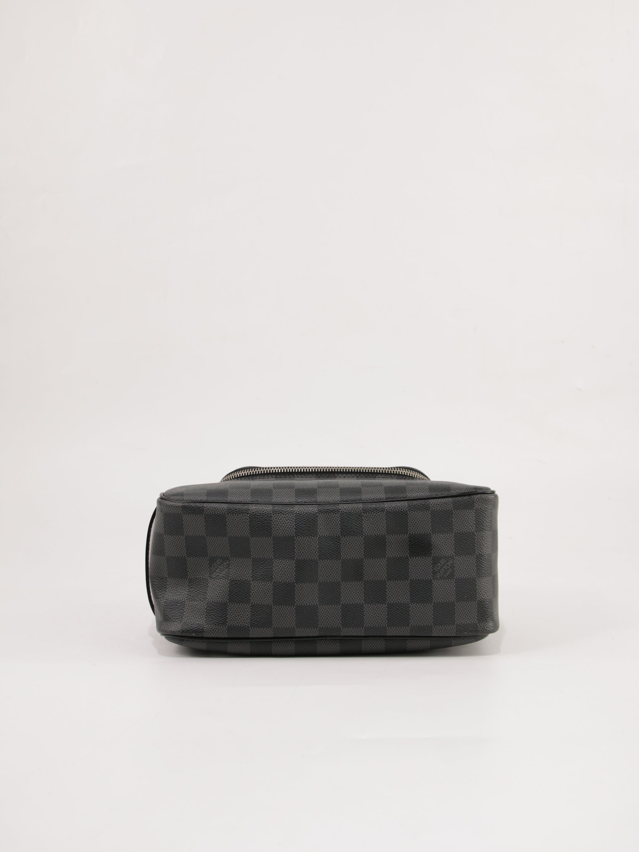 Cosmetic pouch