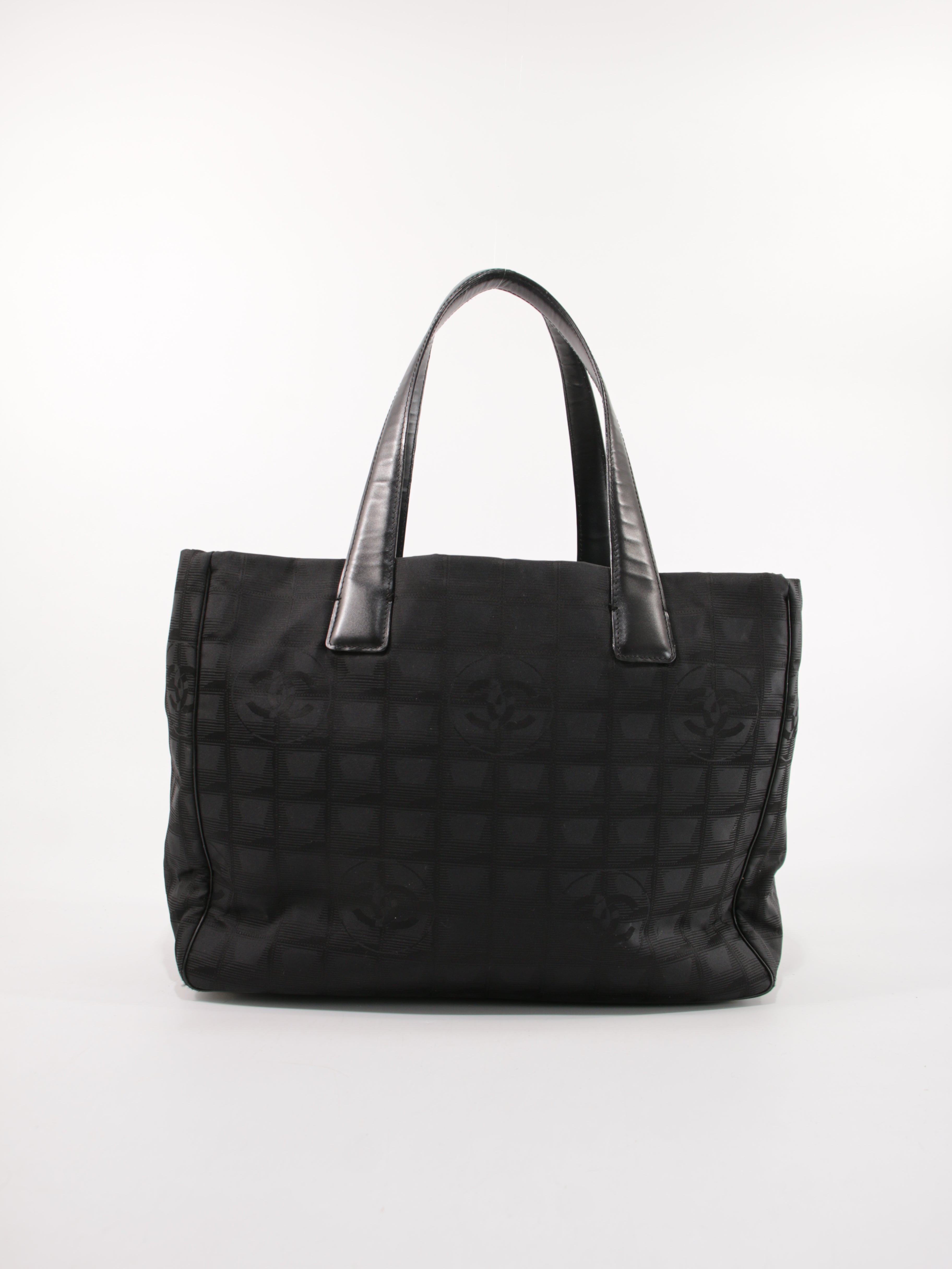 Medium New Travel Line Tote