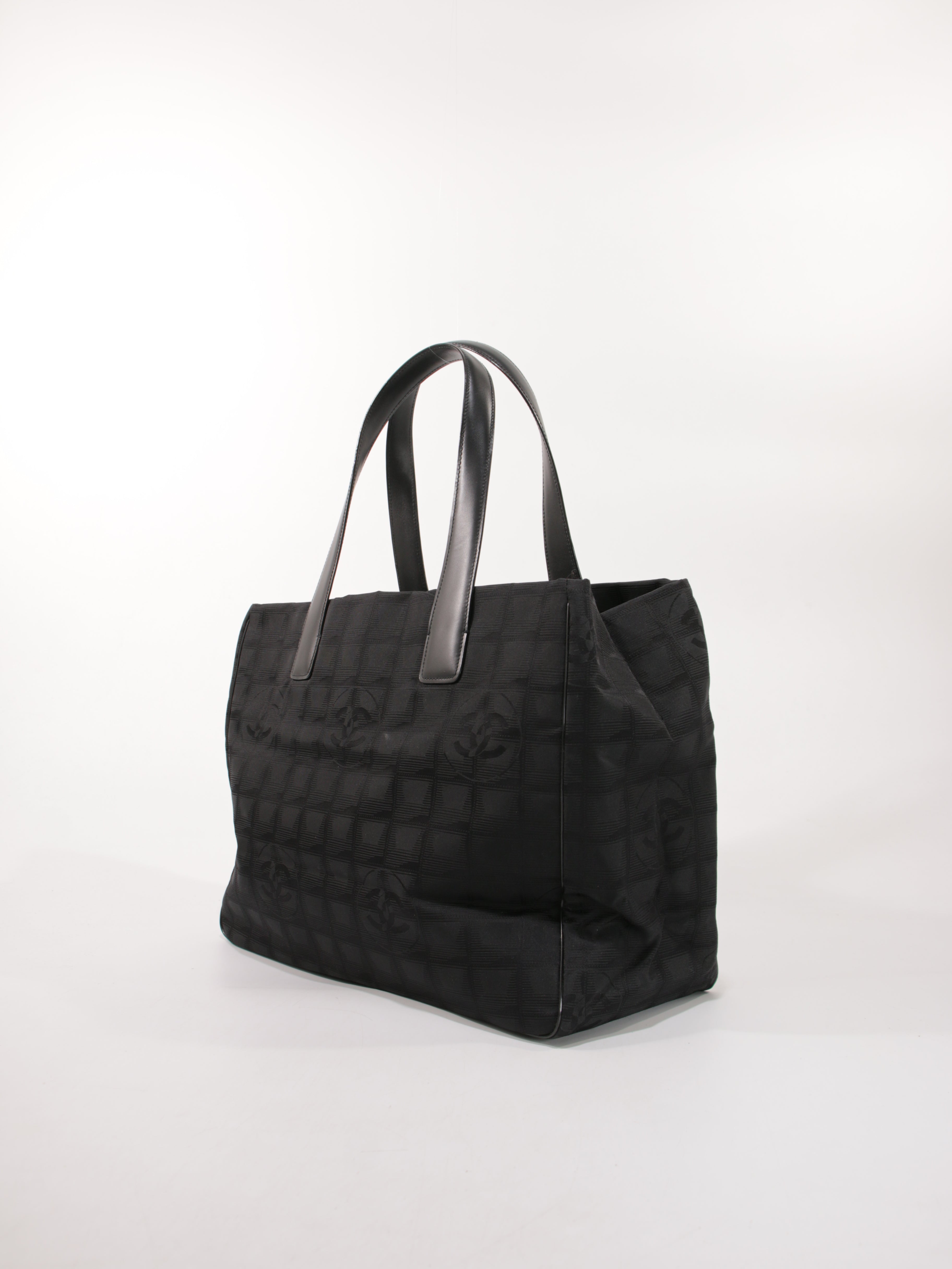 Medium New Travel Line Tote