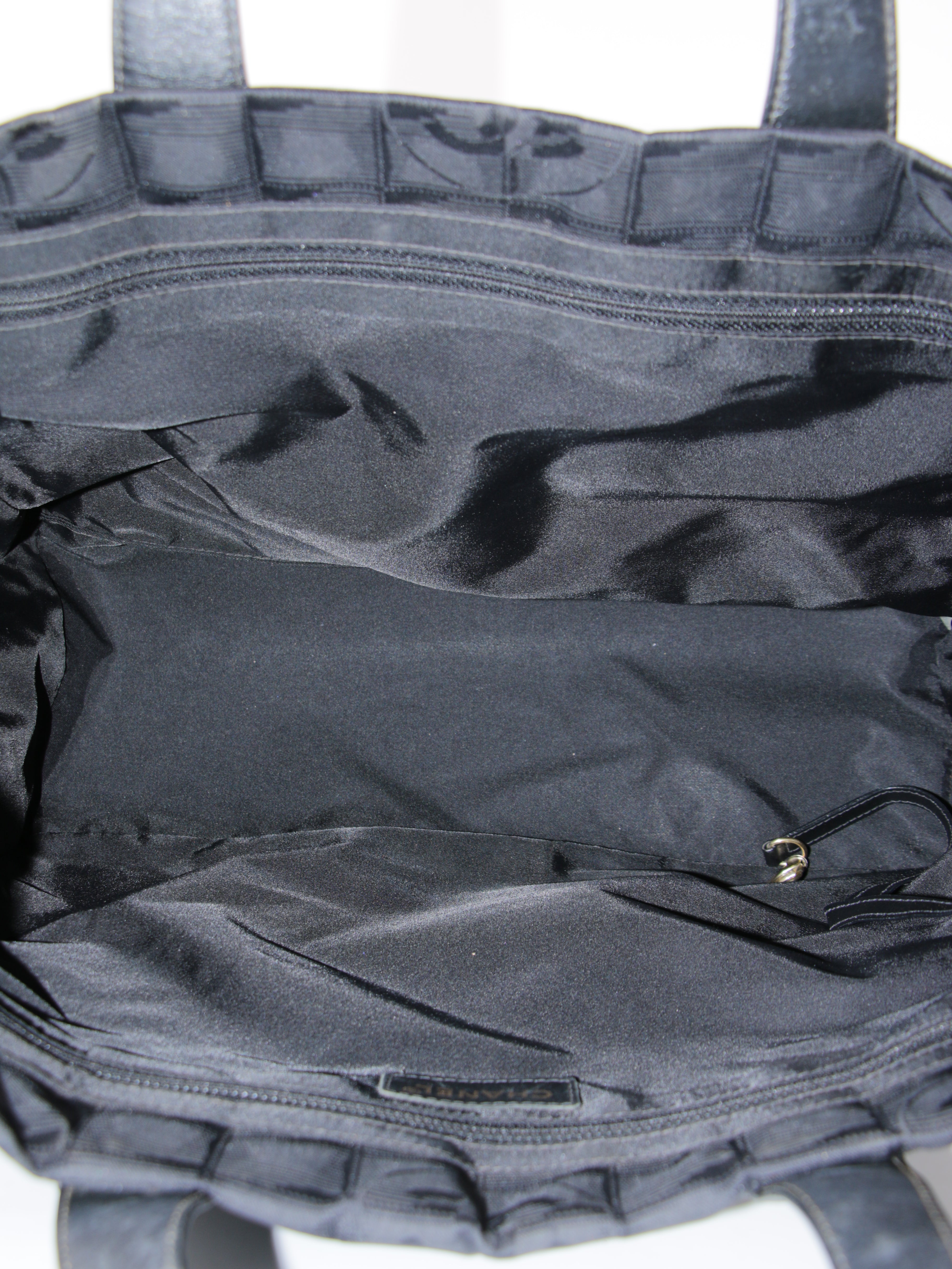 Medium New Travel Line Tote