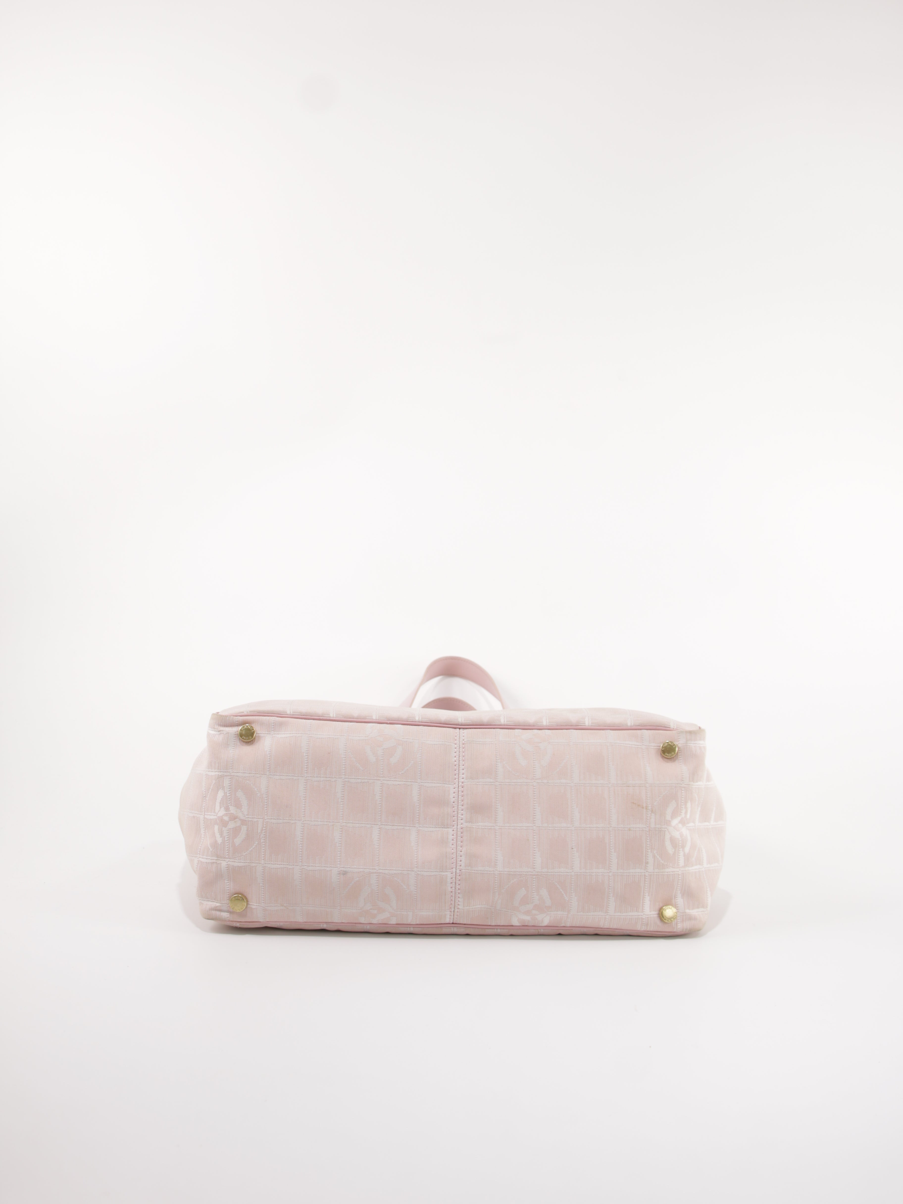 Medium New Travel Line Tote