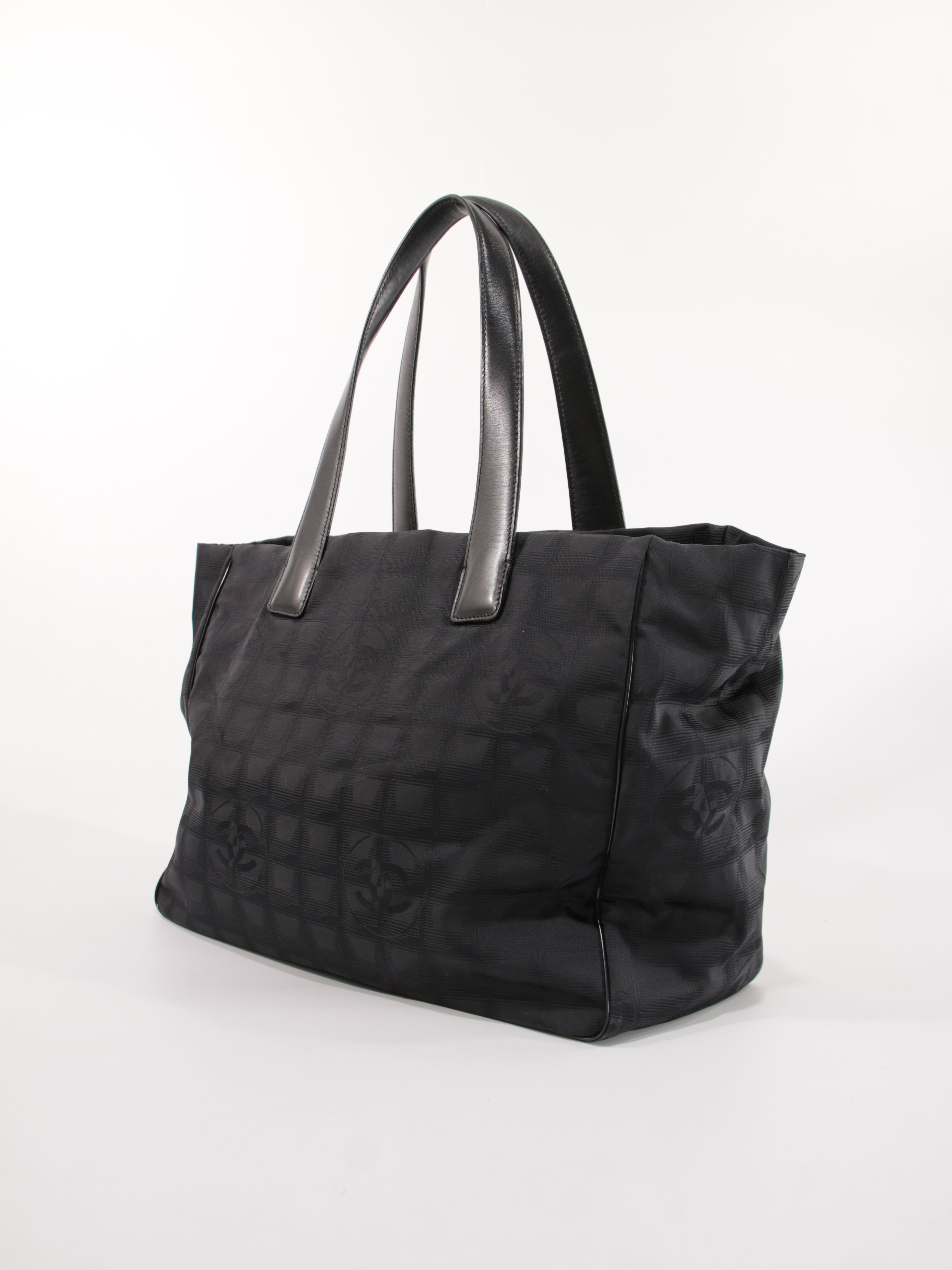 Medium New Travel Line Tote