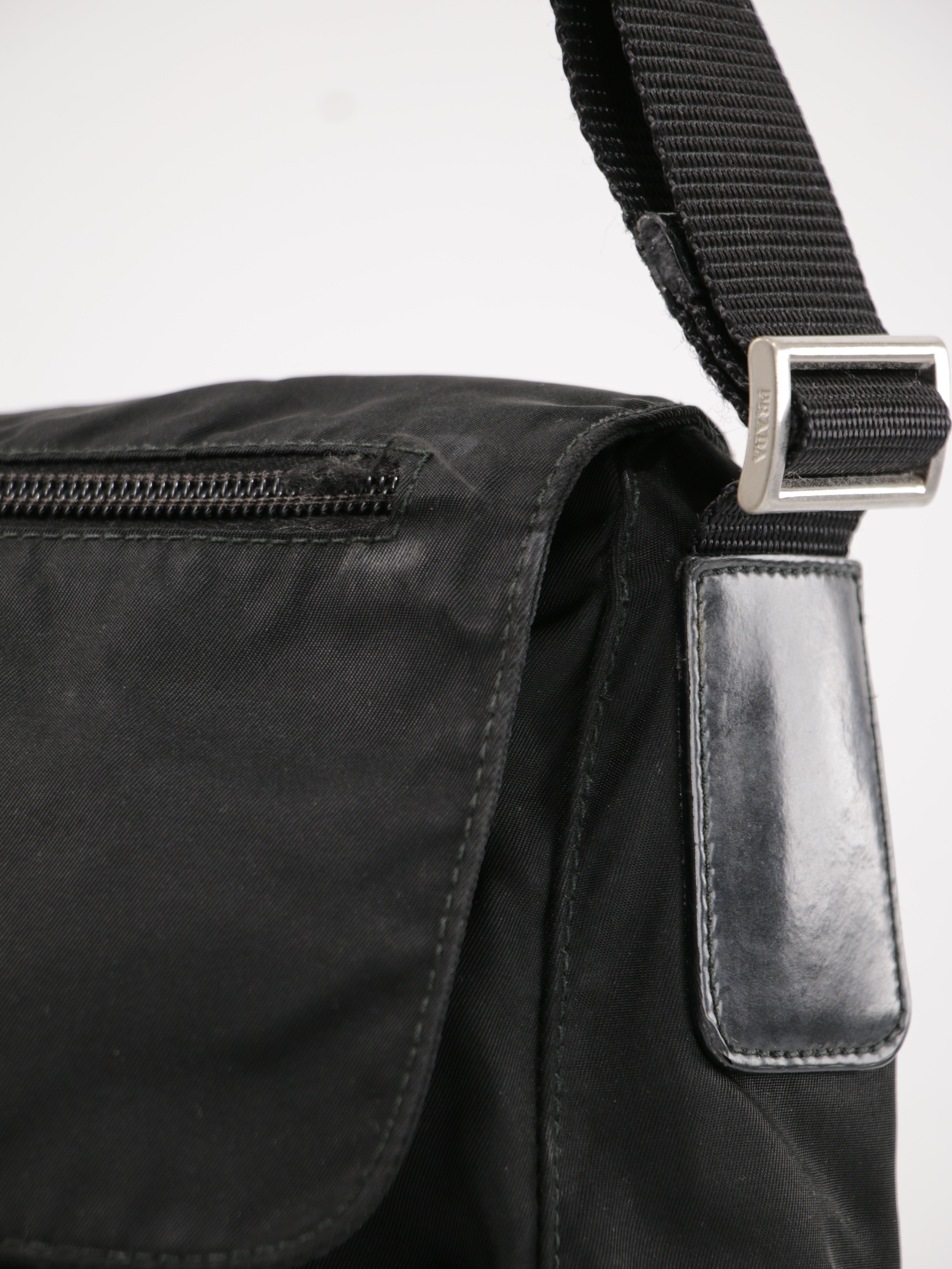 Single Buckle Messenger