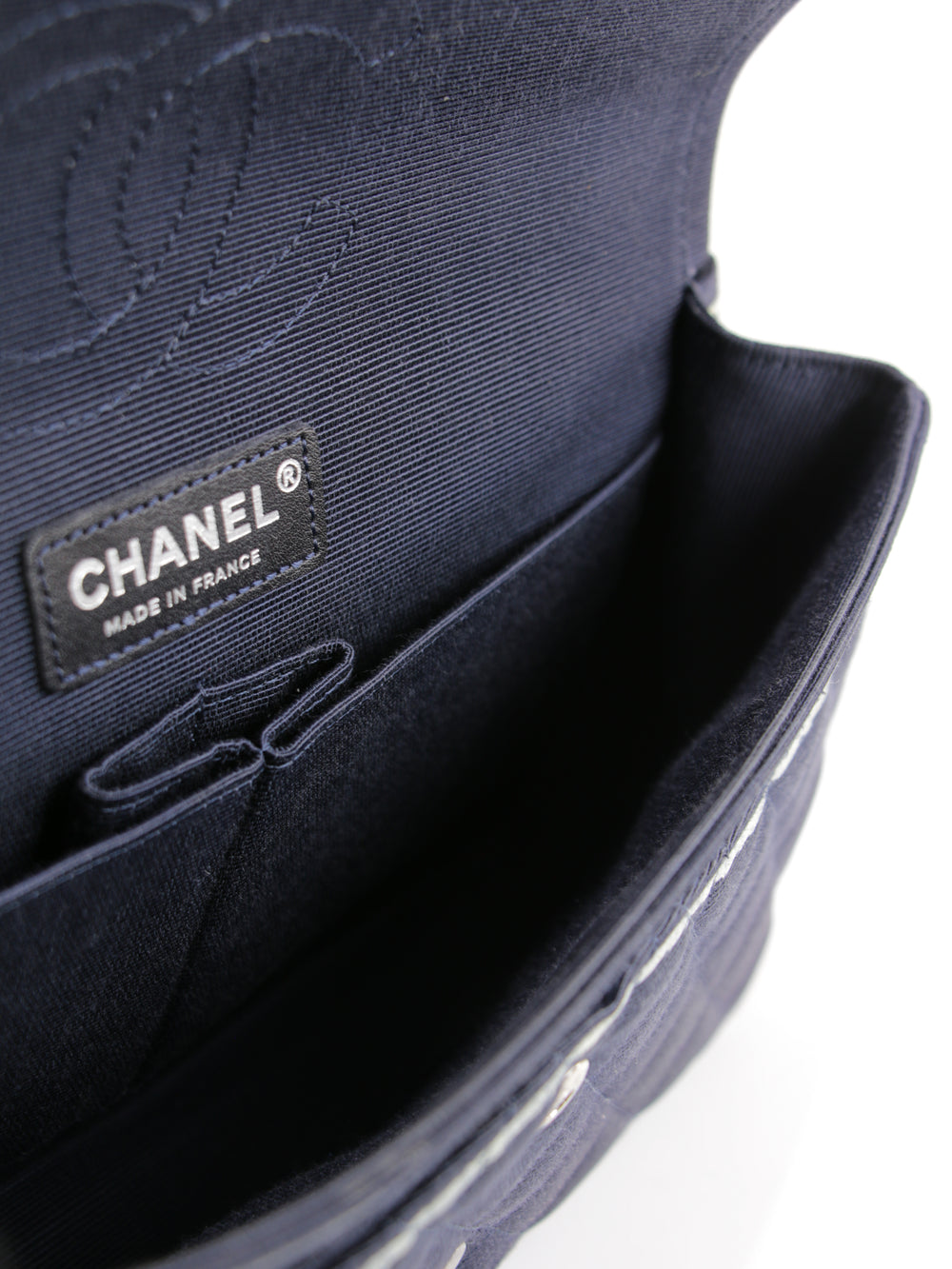 Medium Classic Flap