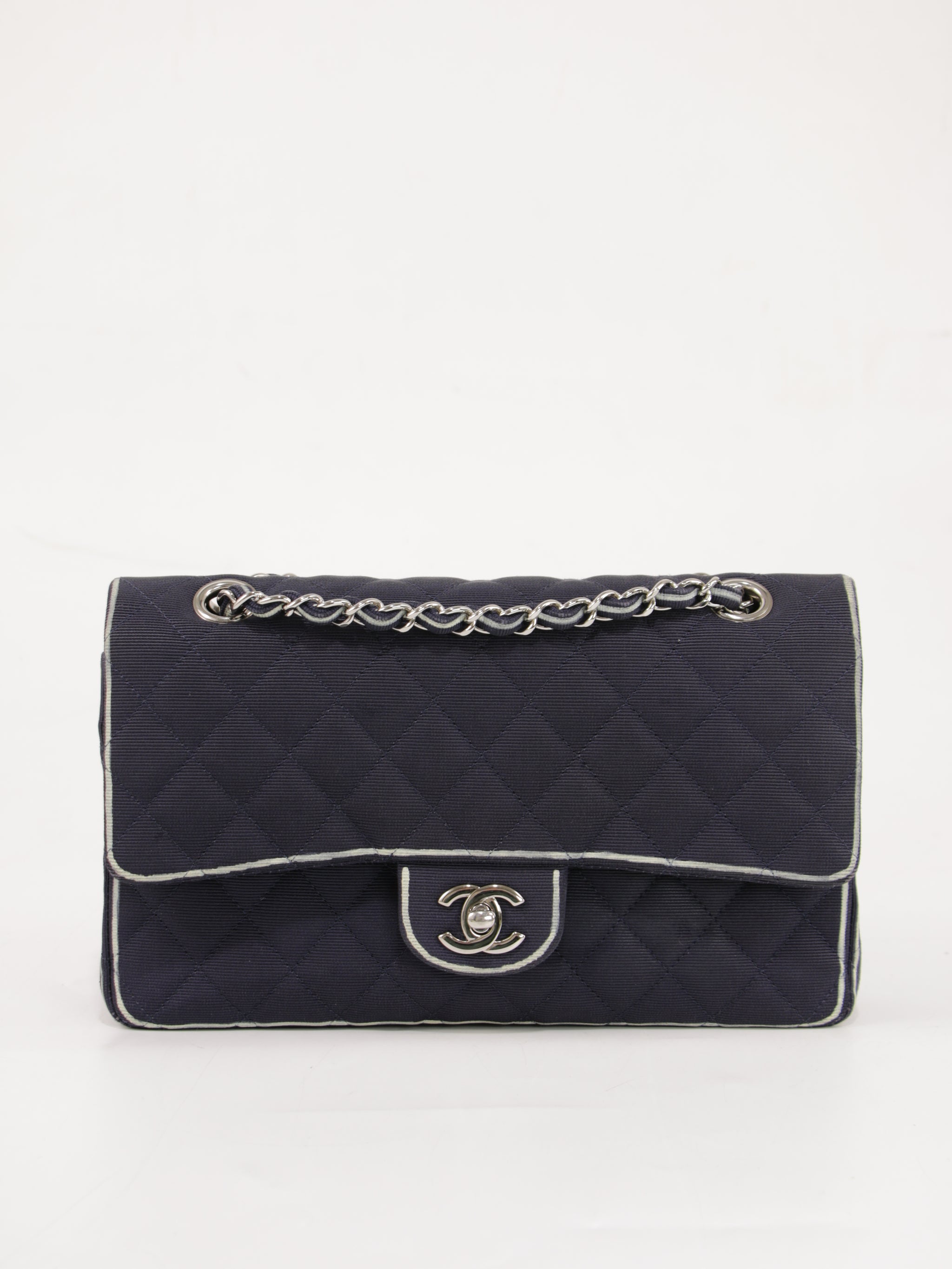 Medium Classic Flap