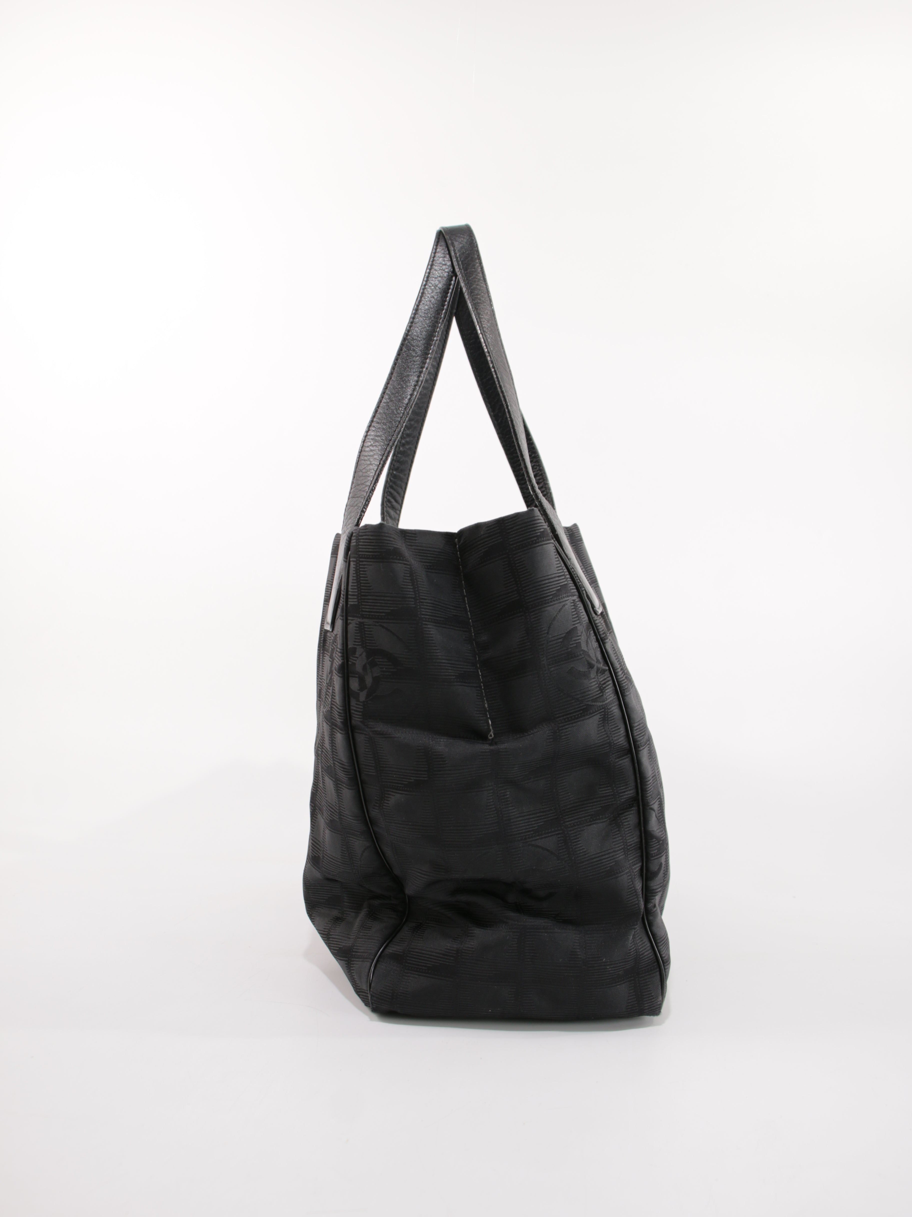 Medium New Travel Line Tote