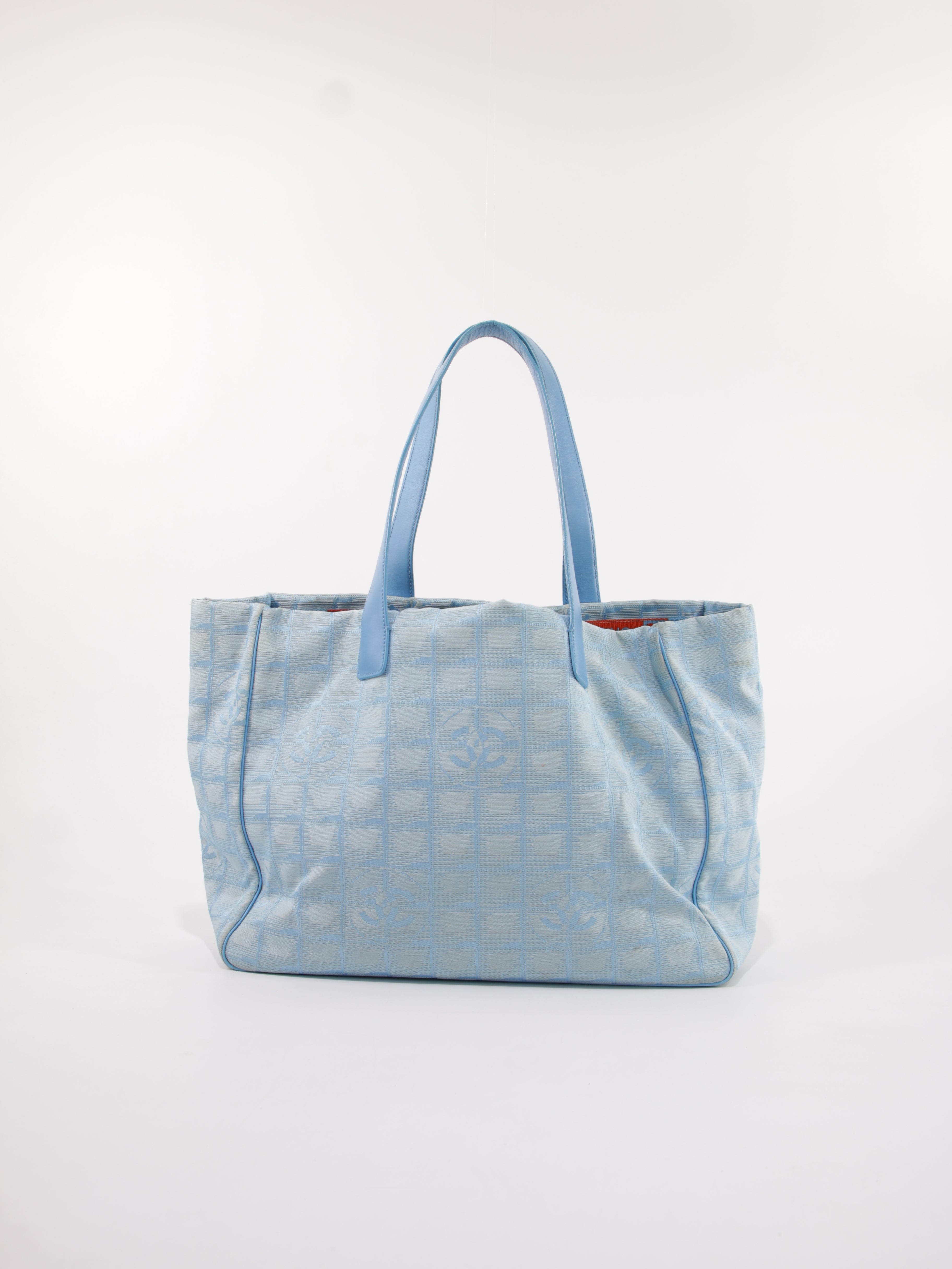 Medium New Travel Line Tote