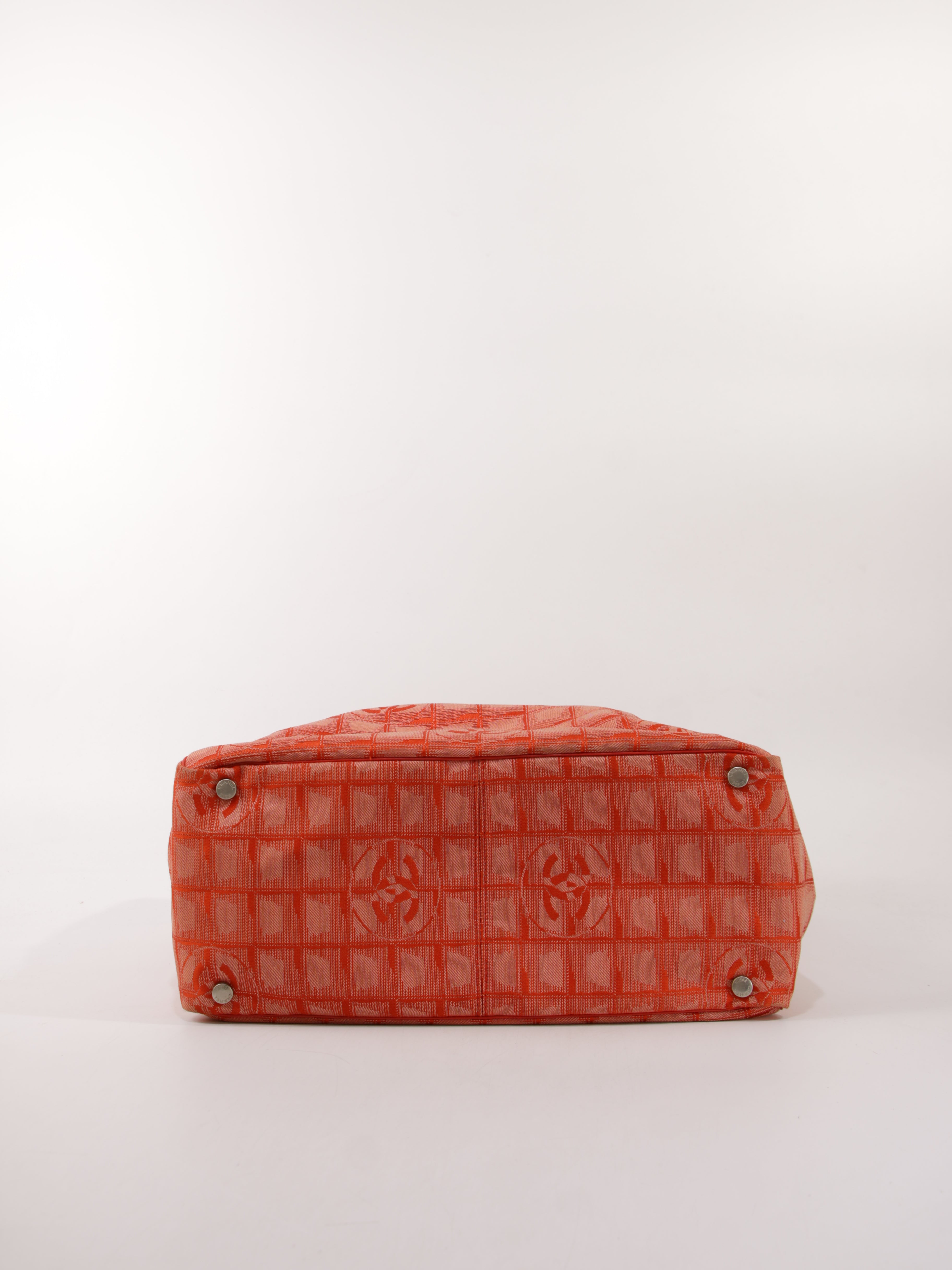 Medium New Travel Line Tote