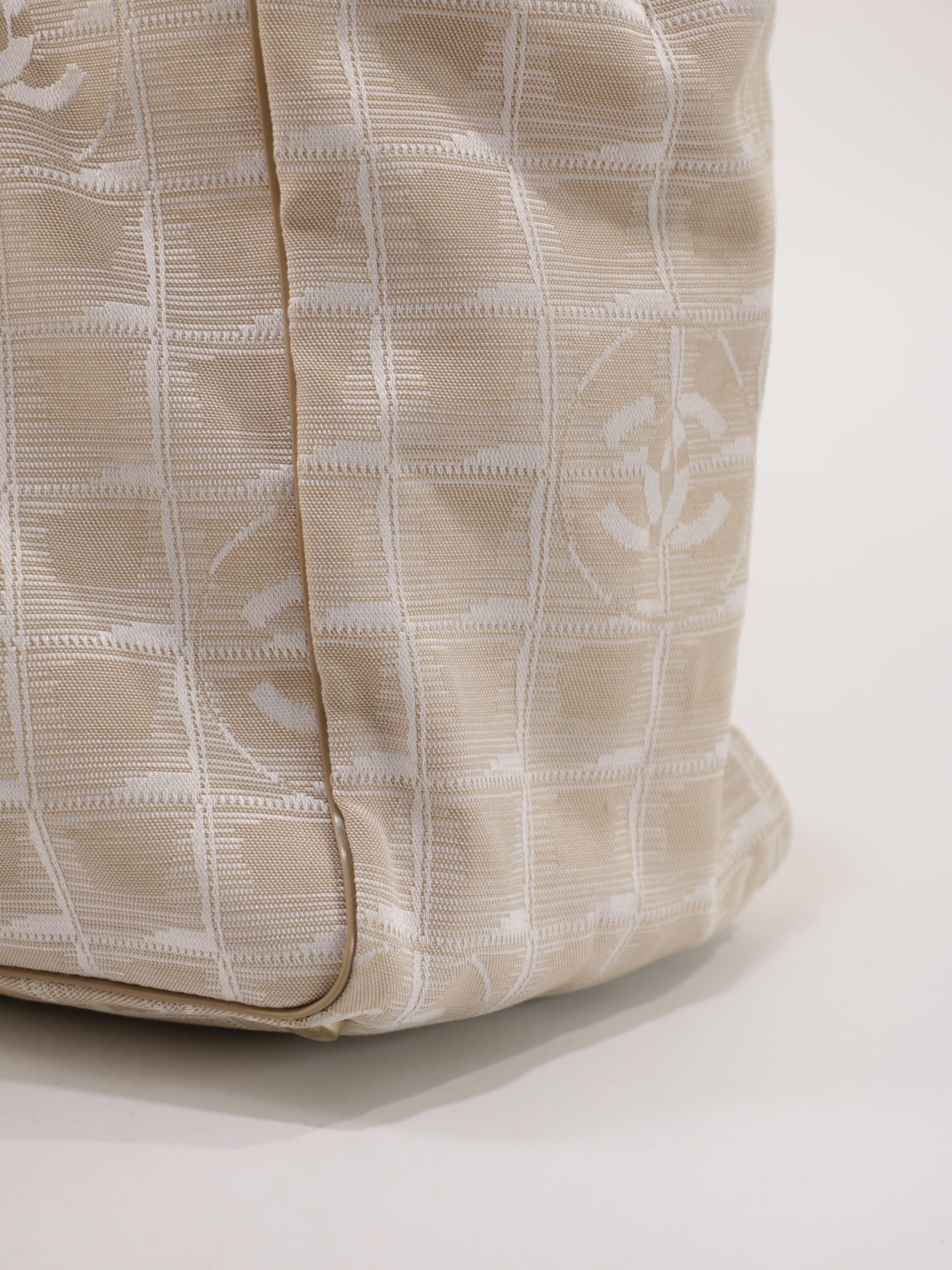 Medium New Travel Line Tote