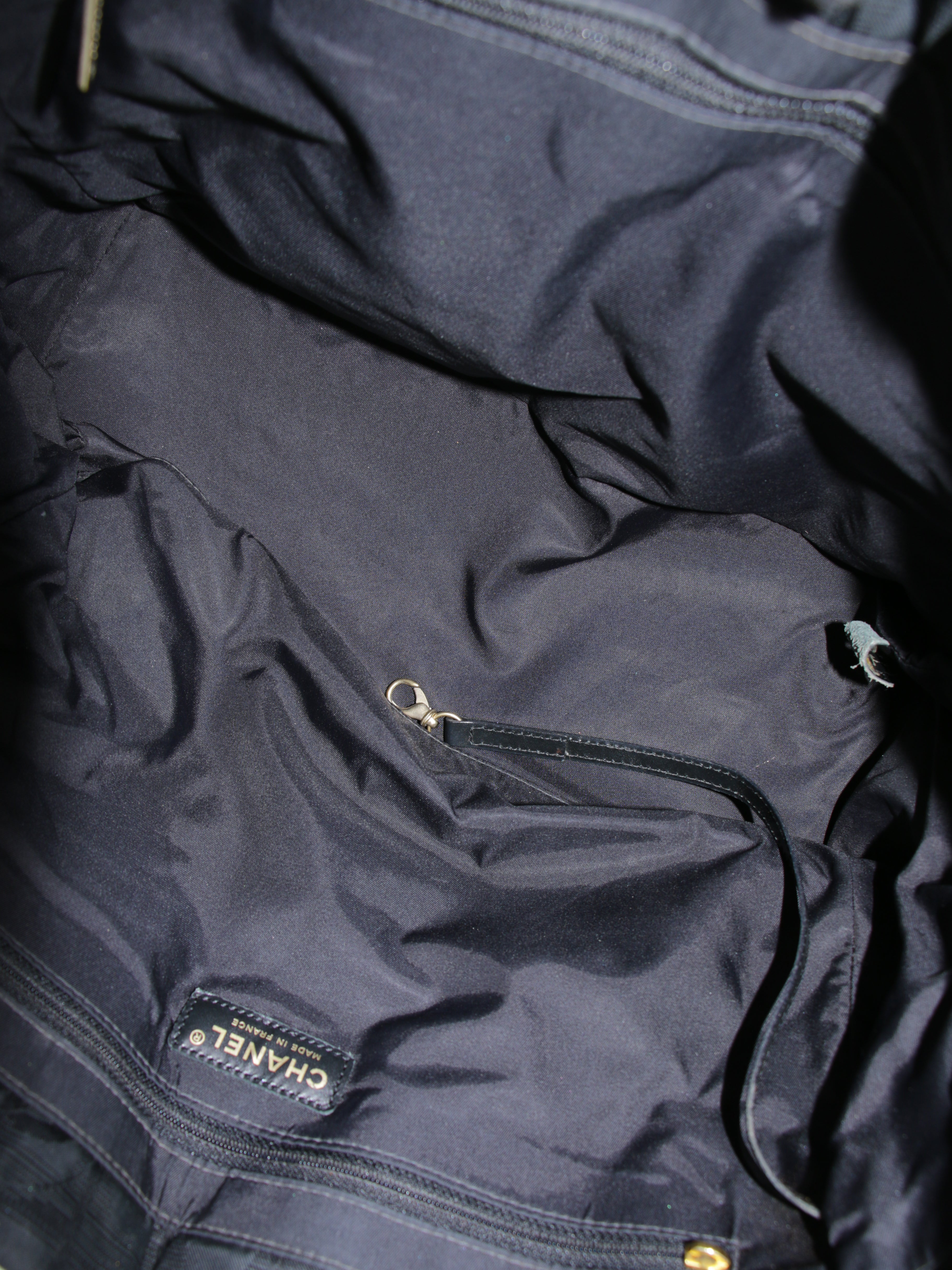 Medium New Travel Line Tote