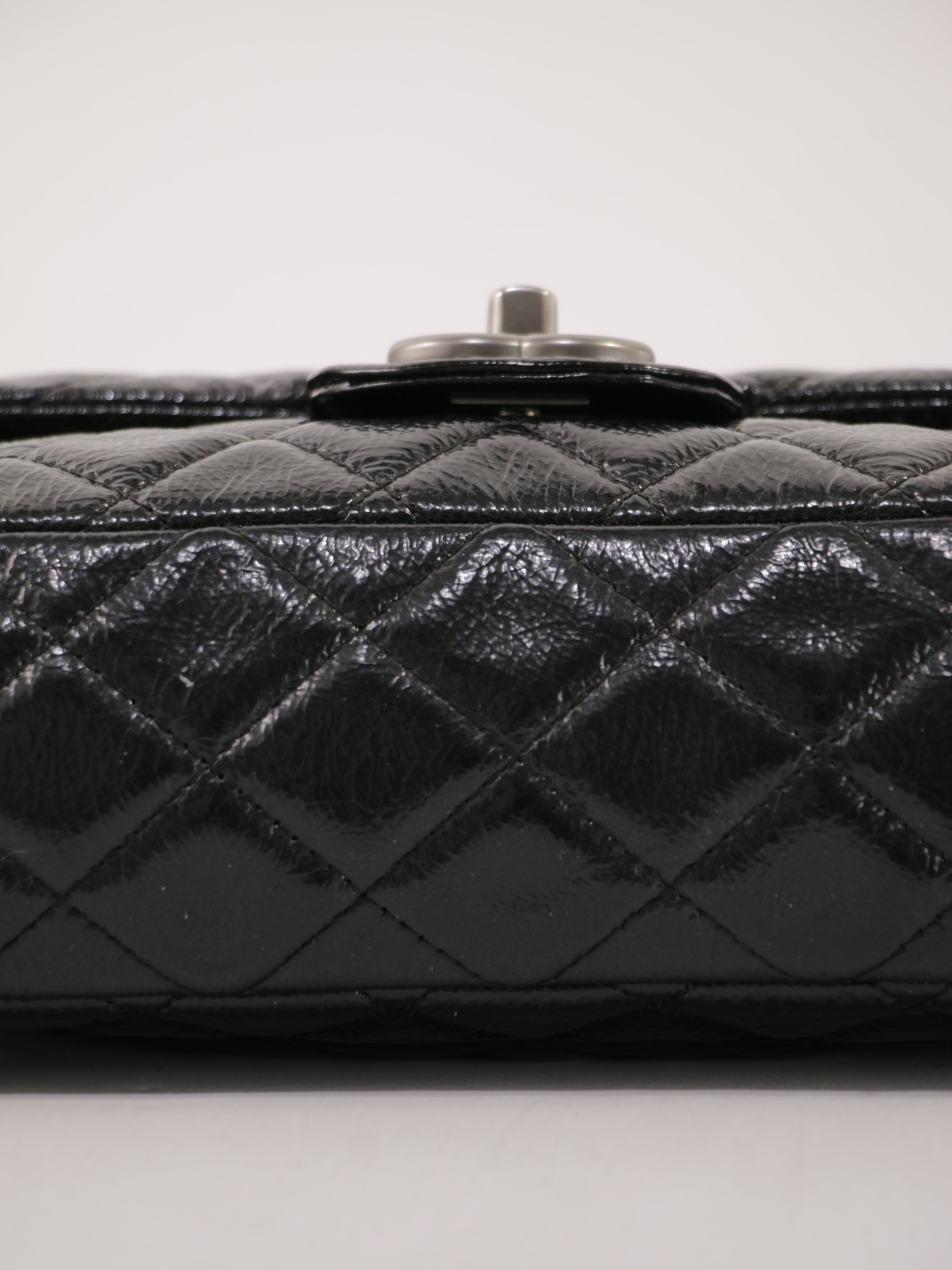 Medium Classic Flap