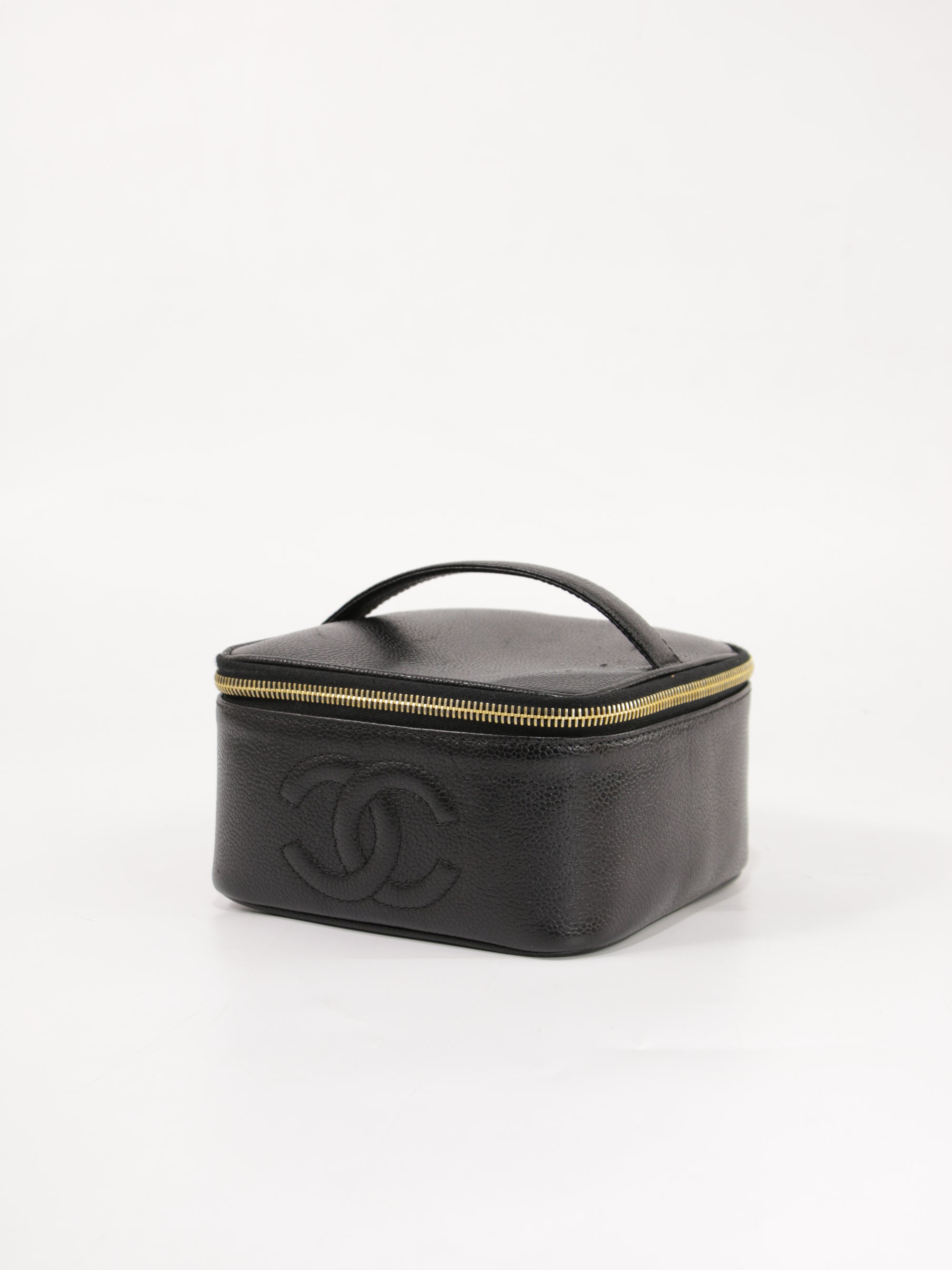 Cosmetic pouch