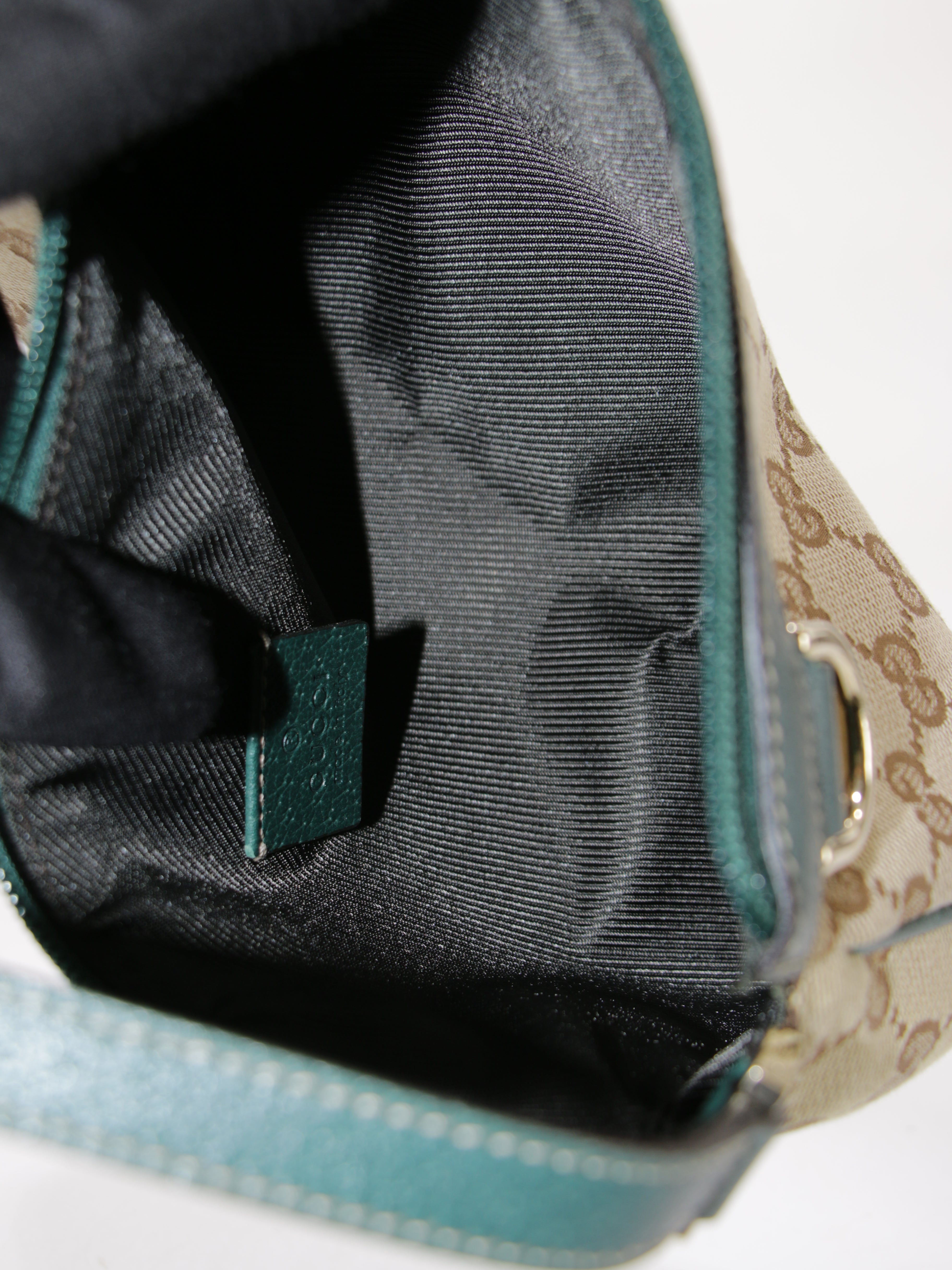 Abbey D-Ring Pochette
