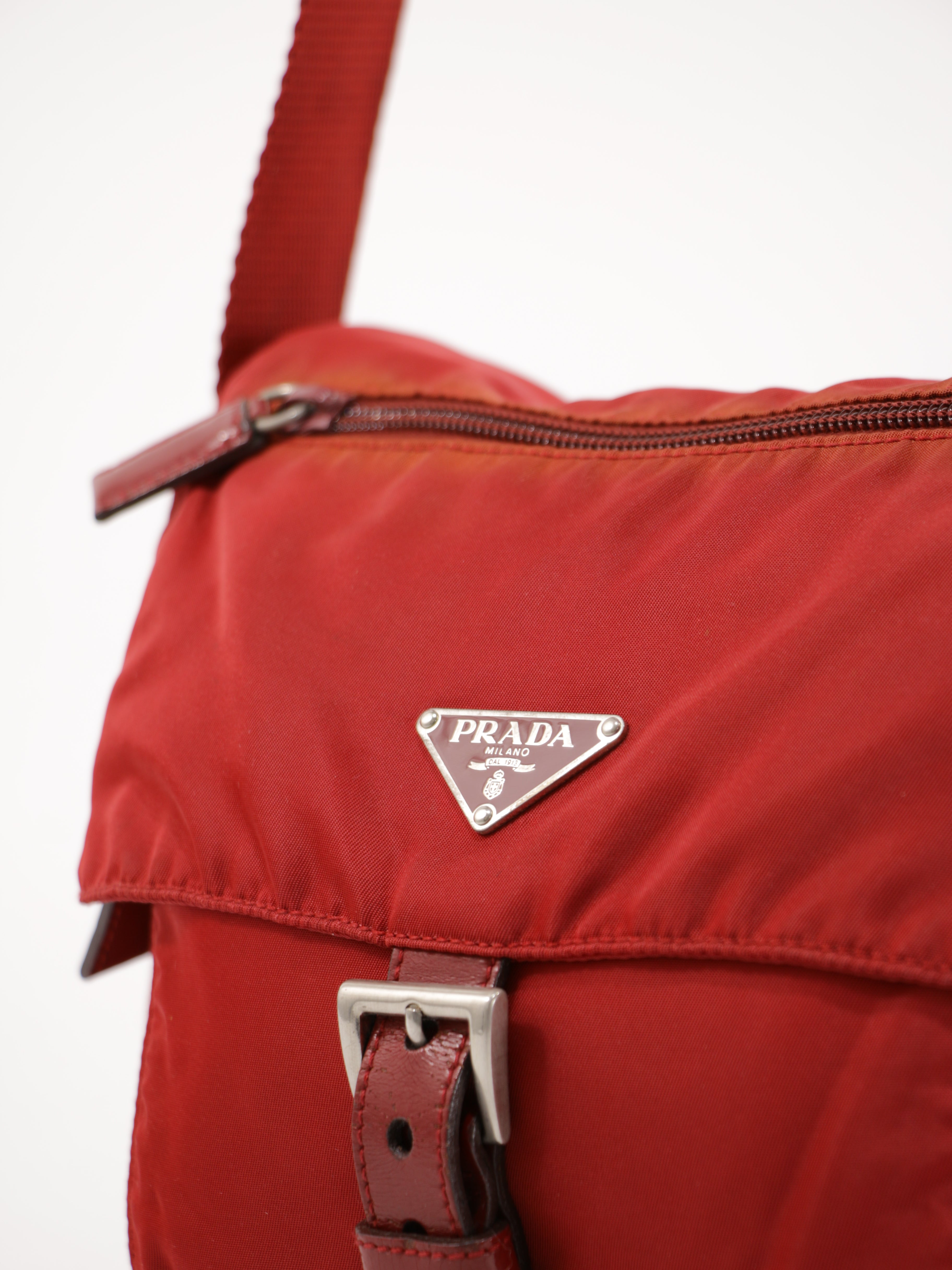 Single Buckle Messenger