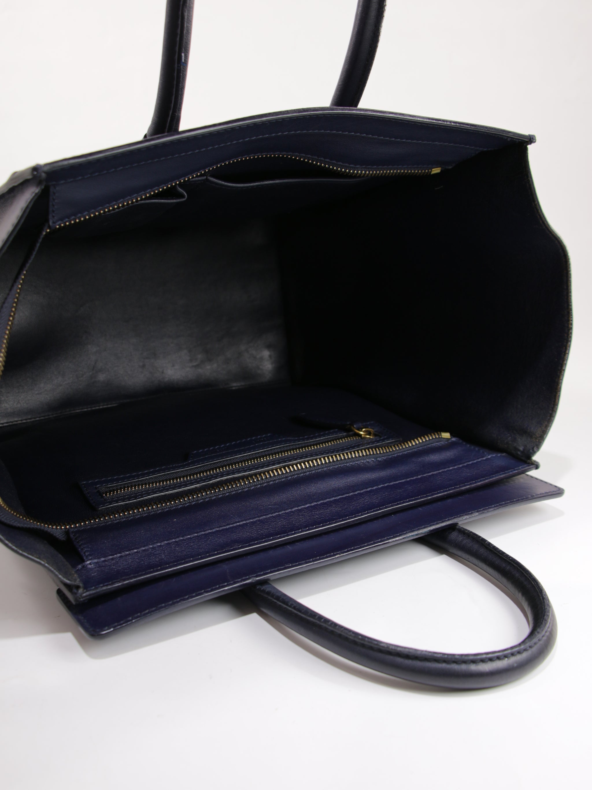 Medium luggage
