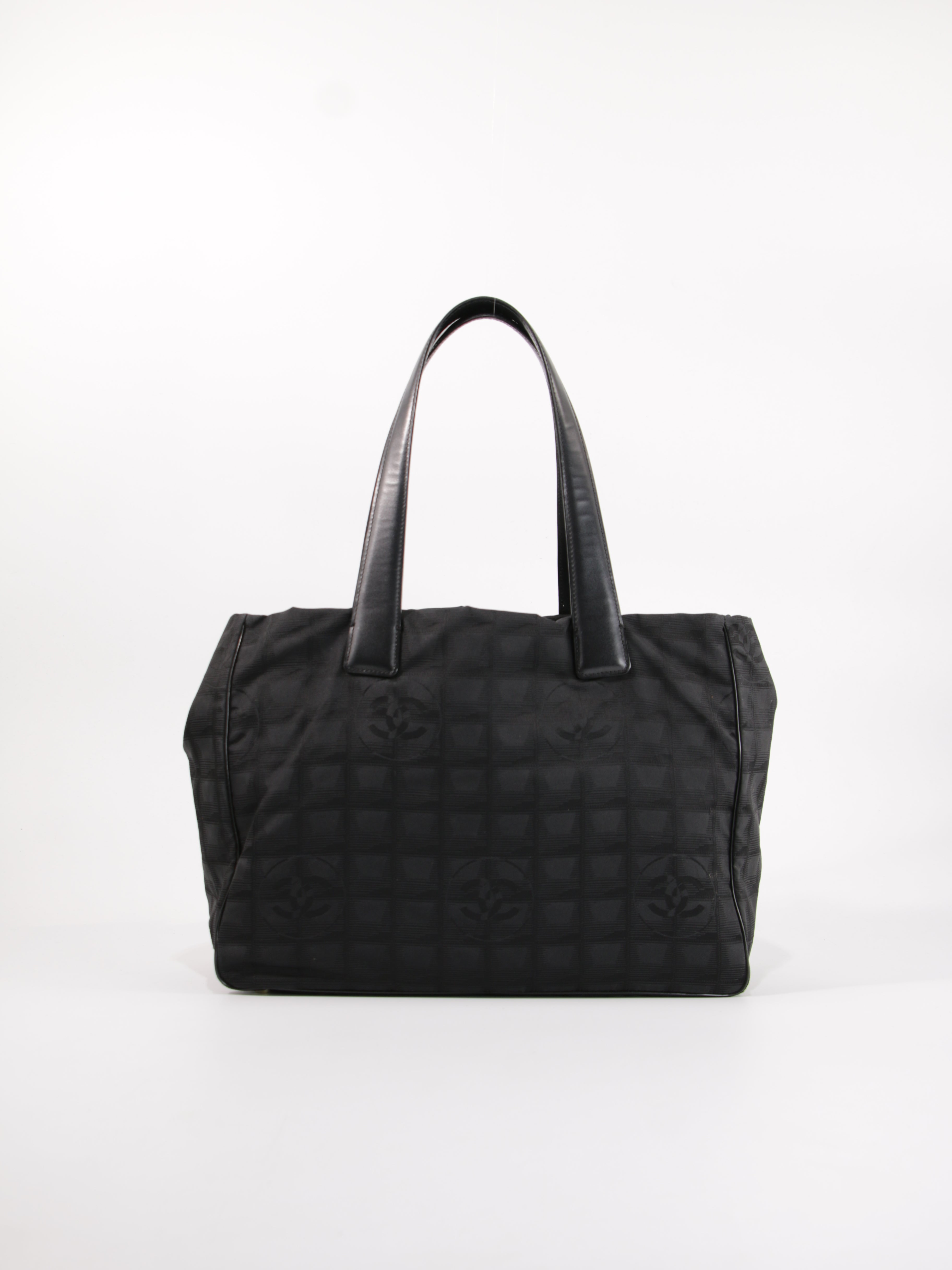 Medium New Travel Line Tote