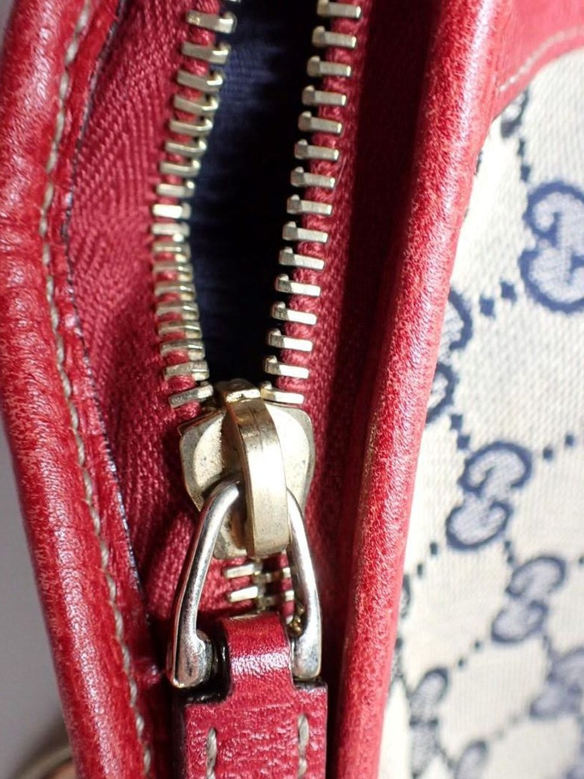 Abbey D-Ring Pochette